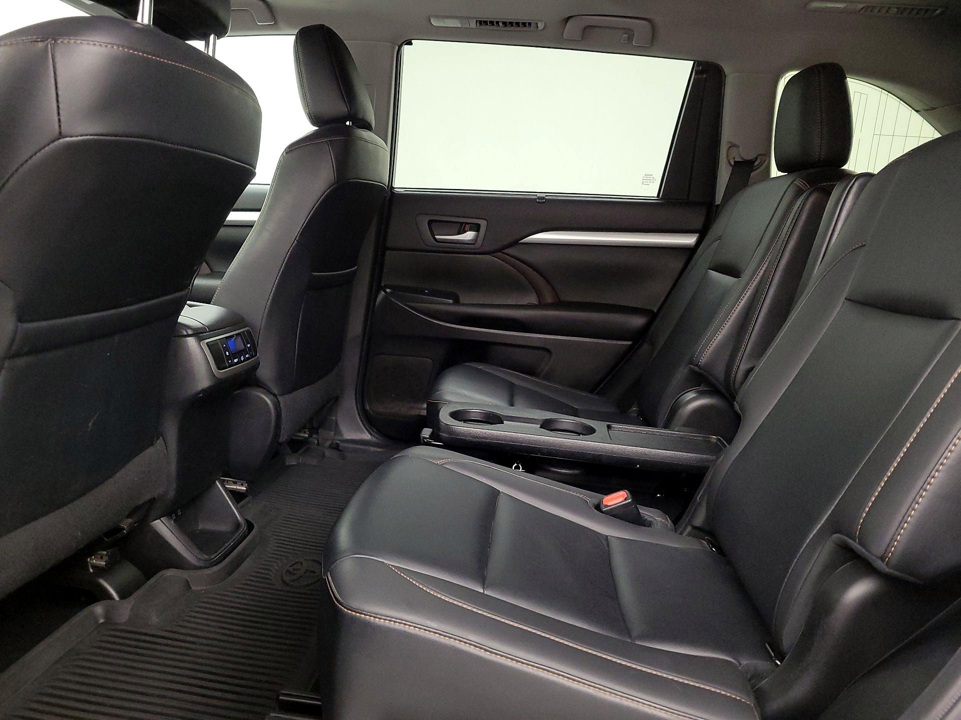 Thumbnail: 2019 Toyota Highlander - 19