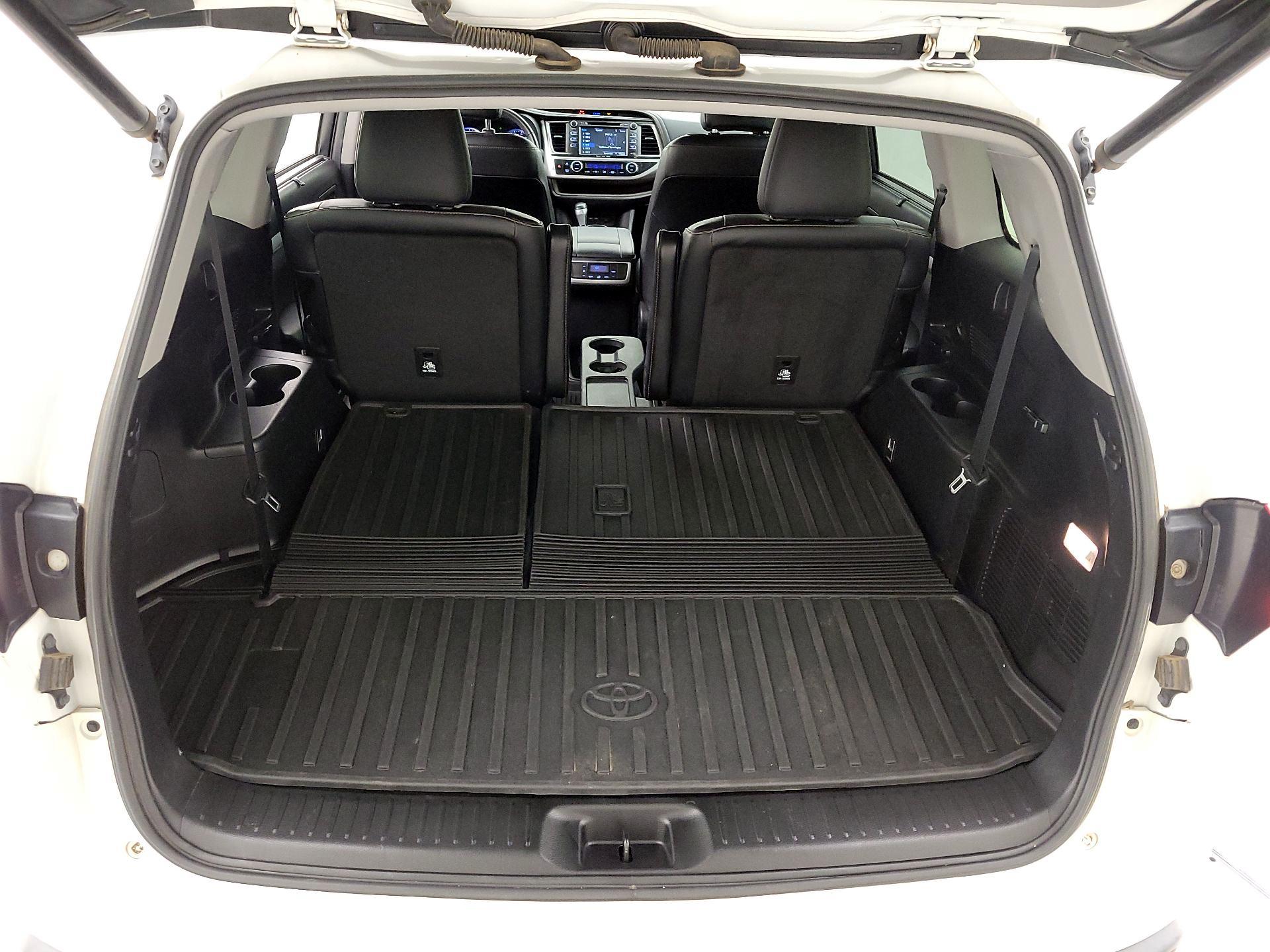 Thumbnail: 2019 Toyota Highlander - 20