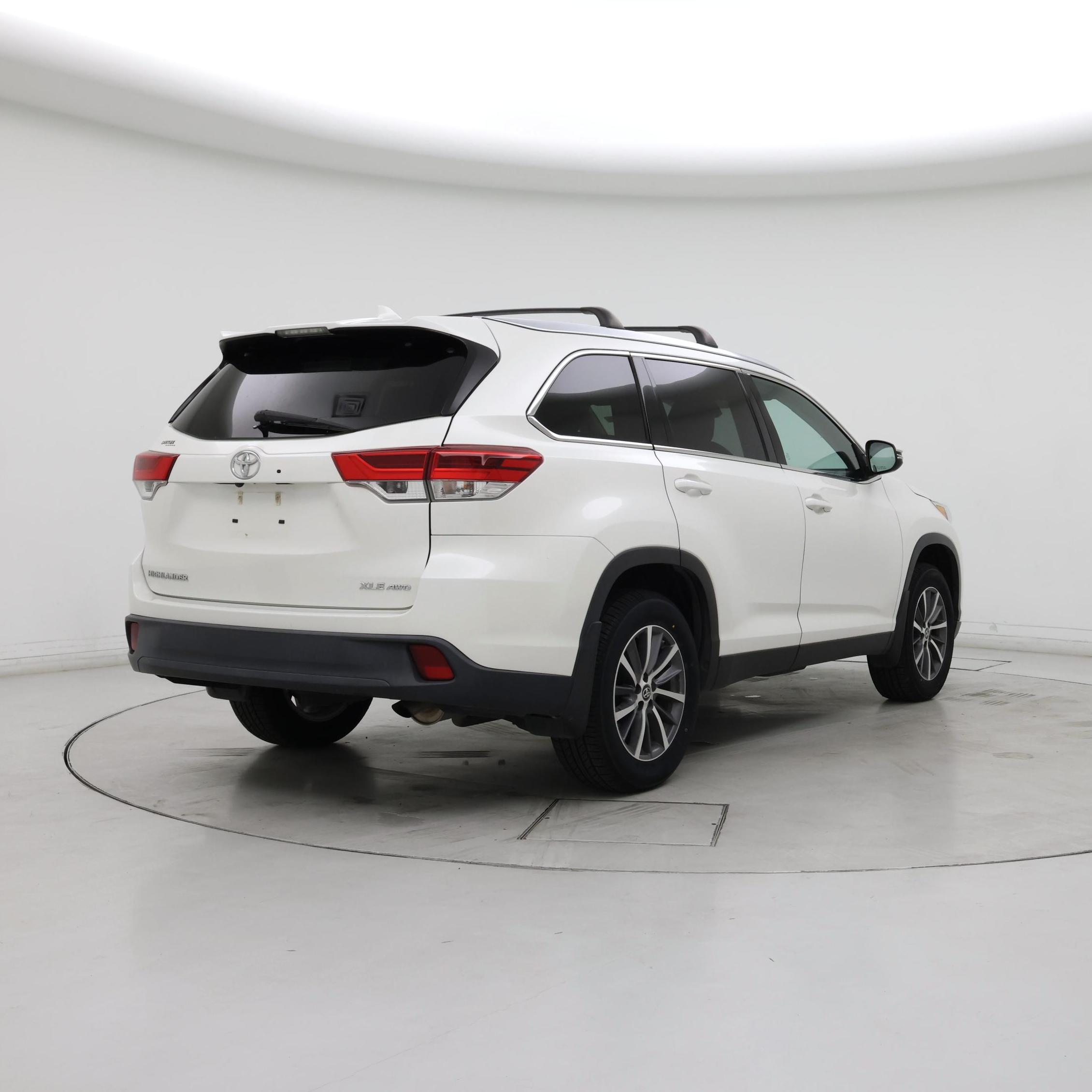 Thumbnail: 2019 Toyota Highlander - 8