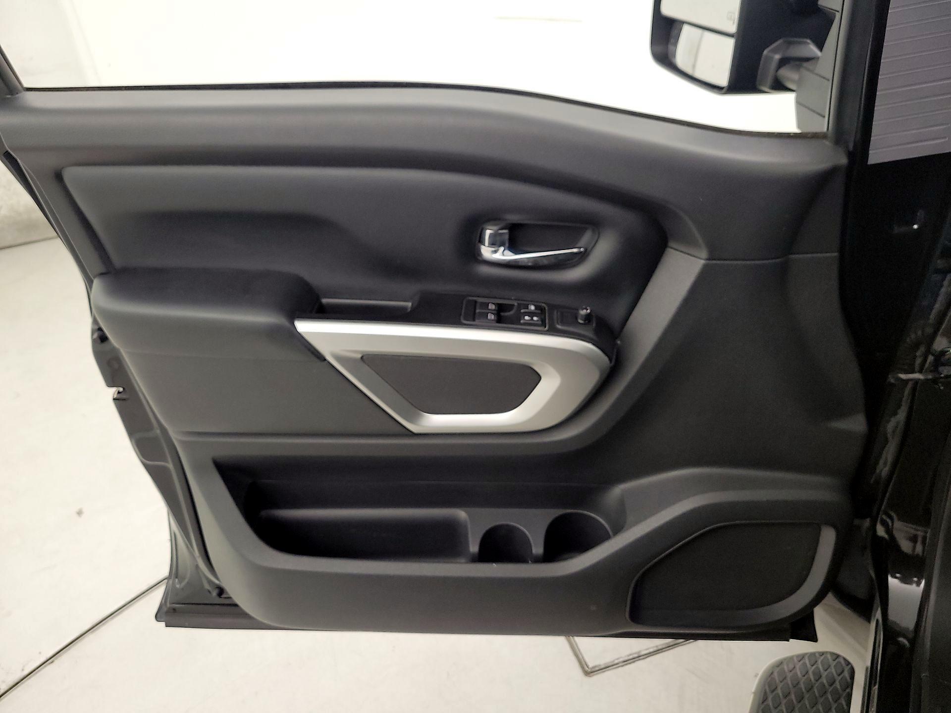 Thumbnail: 2018 Nissan Titan - 12