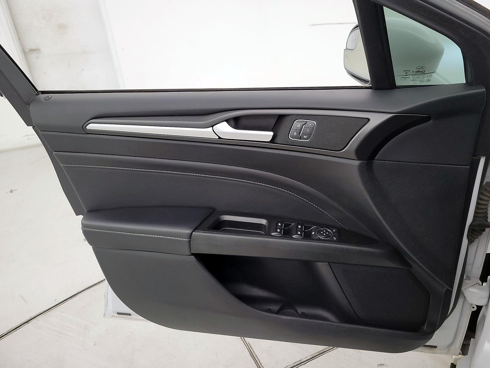 Thumbnail: 2017 Ford Fusion - 12