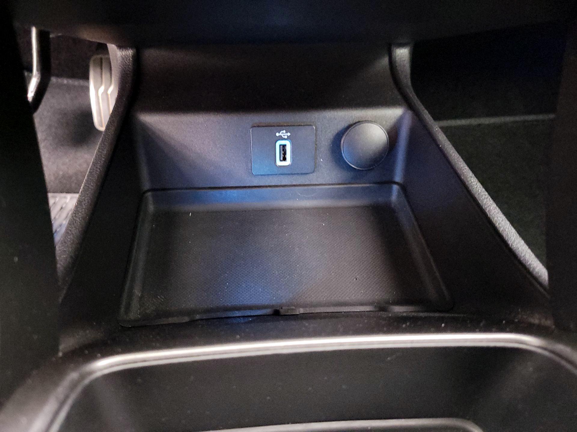 Thumbnail: 2017 Ford Fusion - 19