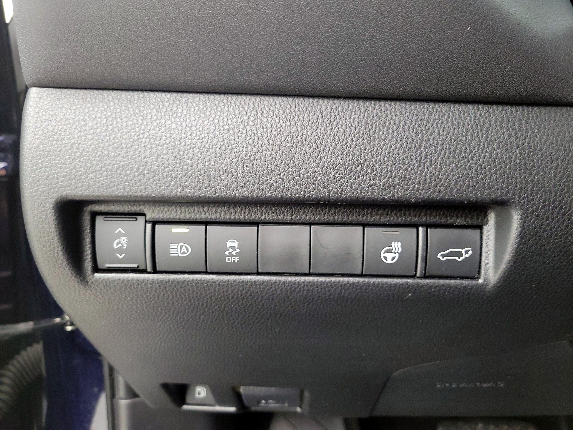 Thumbnail: 2021 Toyota Venza - 13