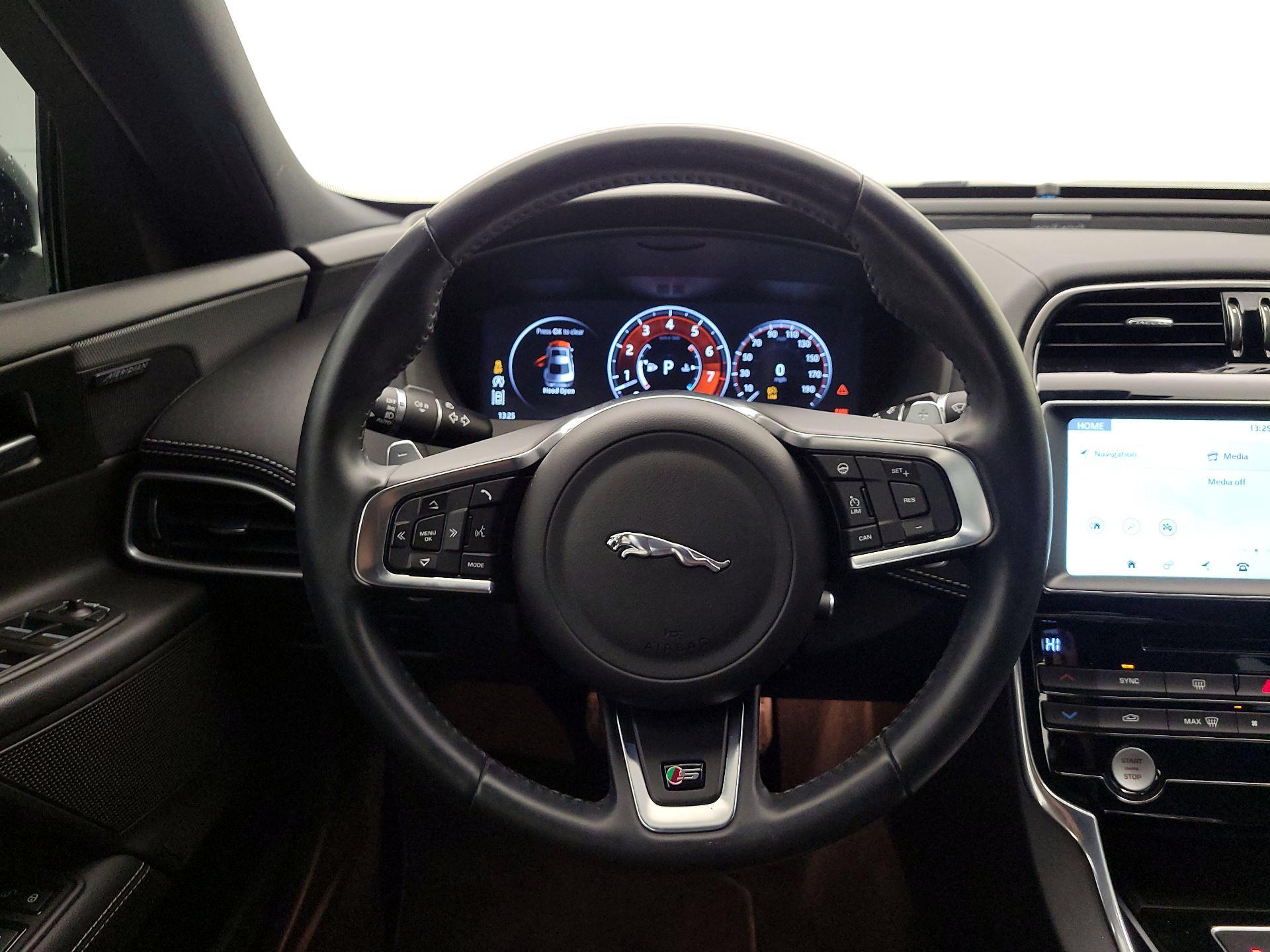 Thumbnail: 2018 Jaguar XE - 10