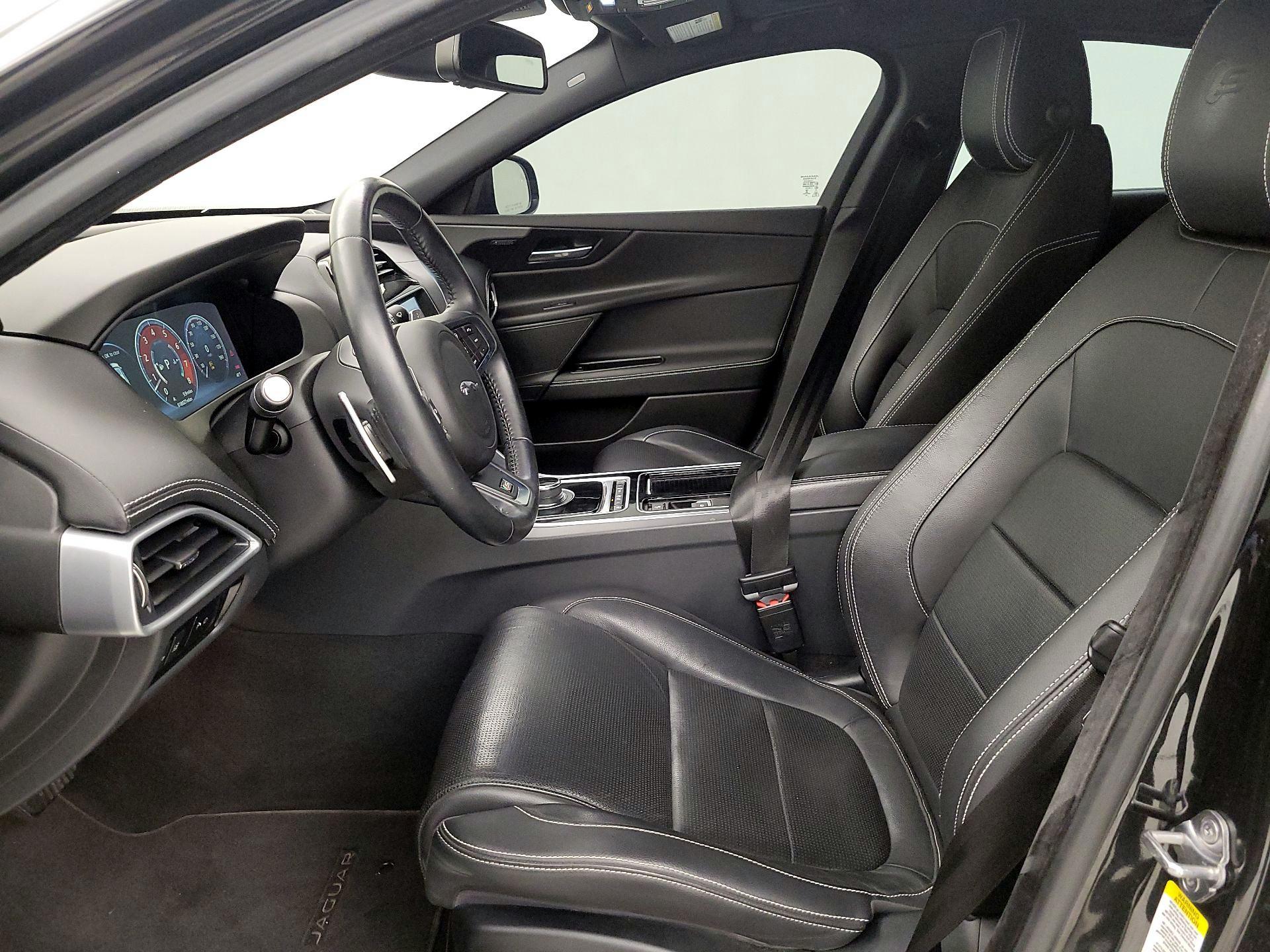 Thumbnail: 2018 Jaguar XE - 11