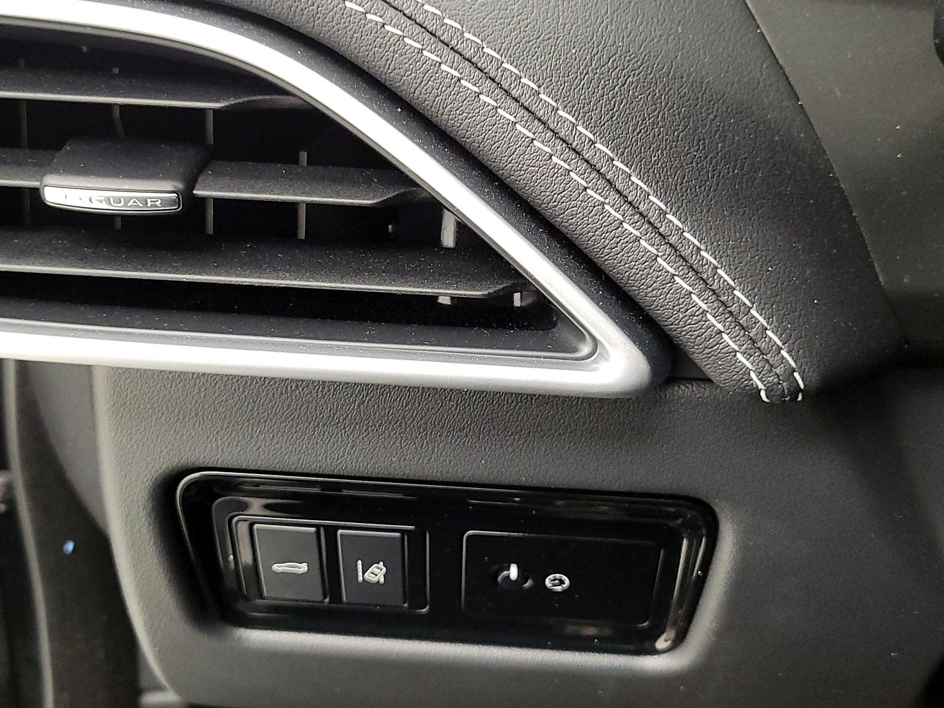 Thumbnail: 2018 Jaguar XE - 13