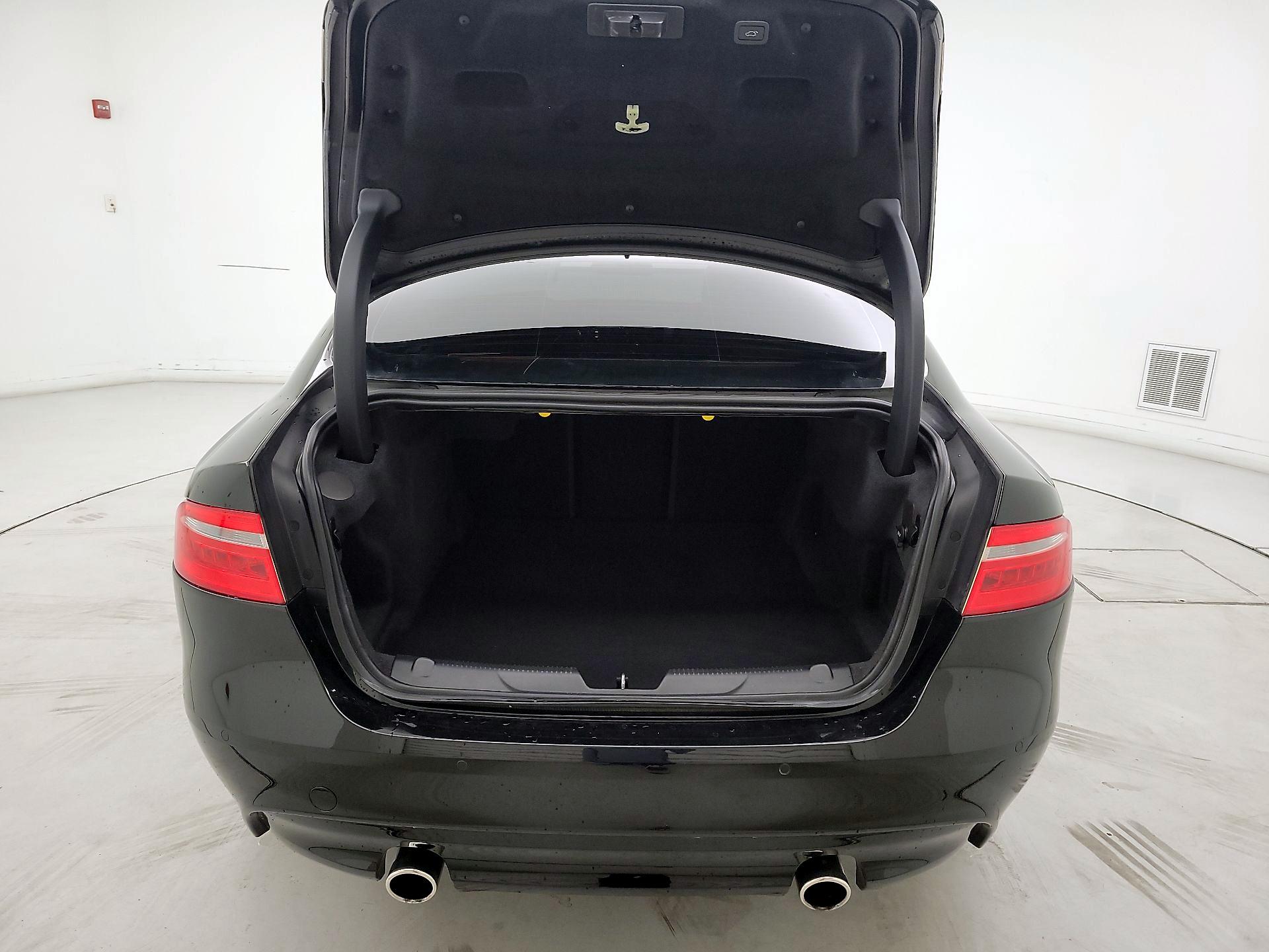 Thumbnail: 2018 Jaguar XE - 20