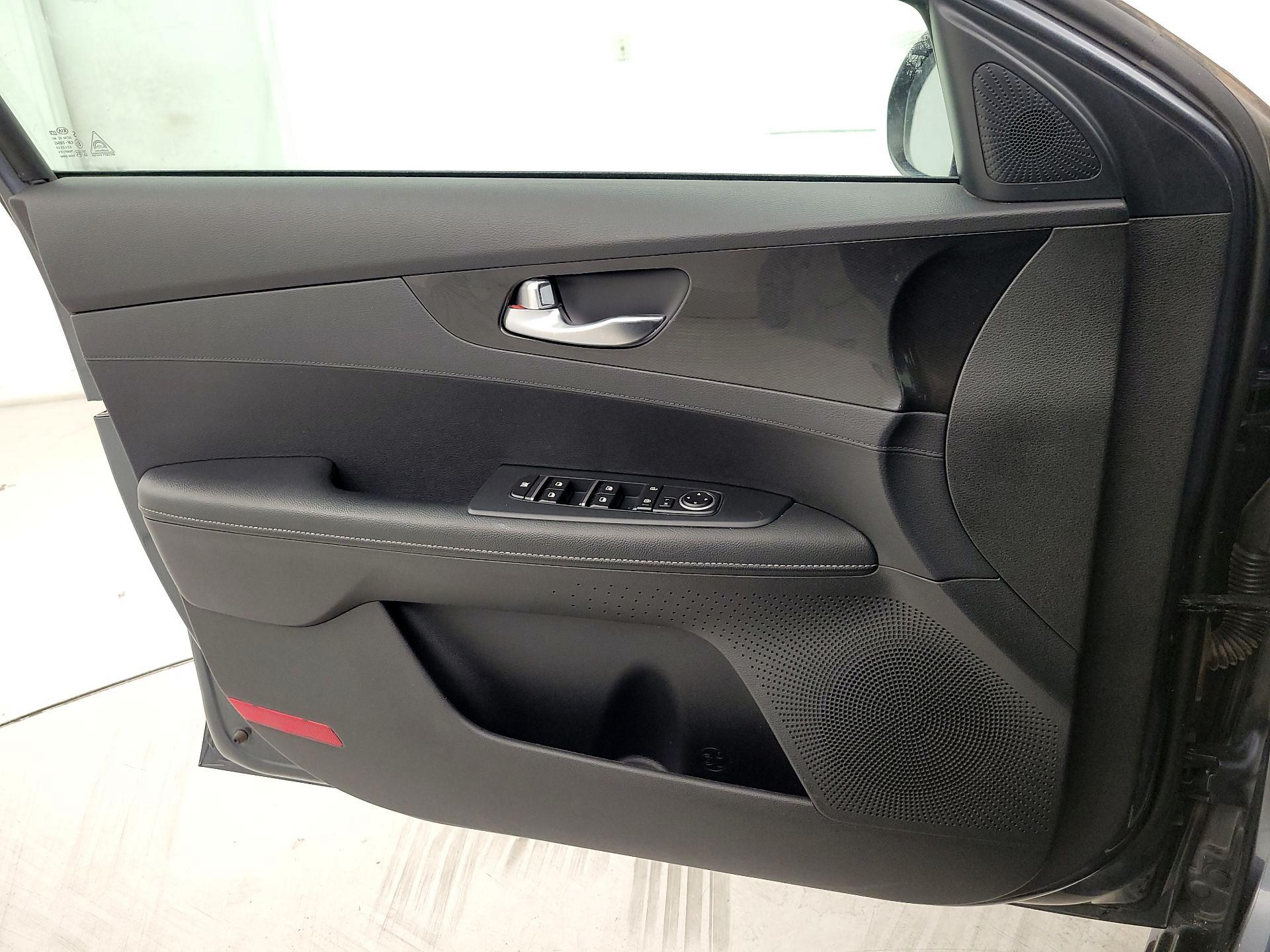 Thumbnail: 2020 Kia Forte - 12