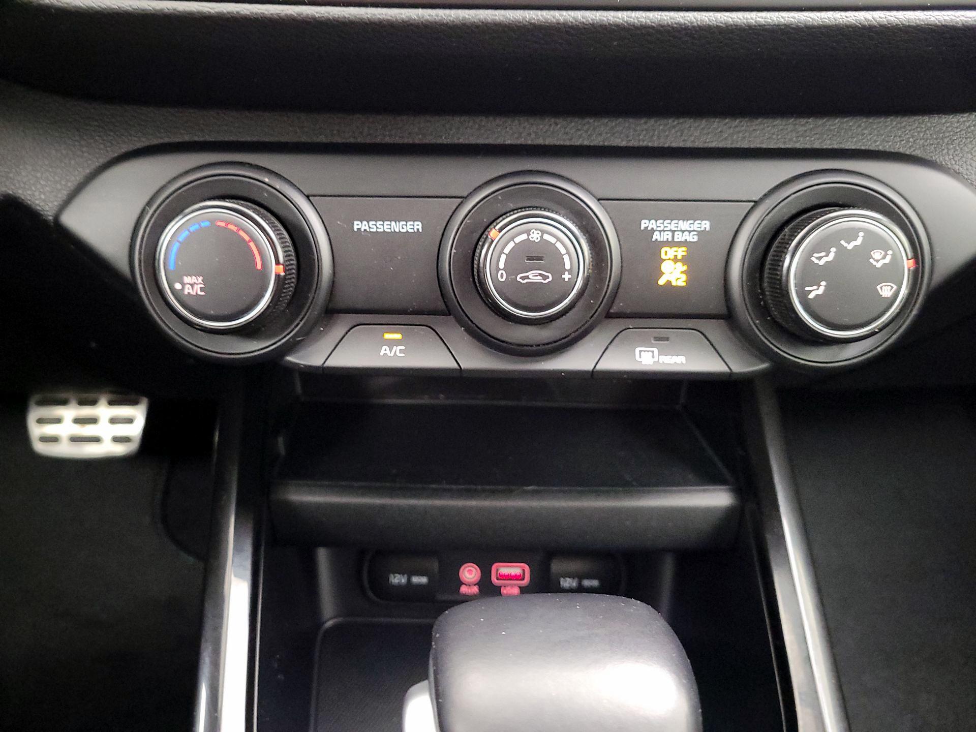 Thumbnail: 2020 Kia Forte - 16