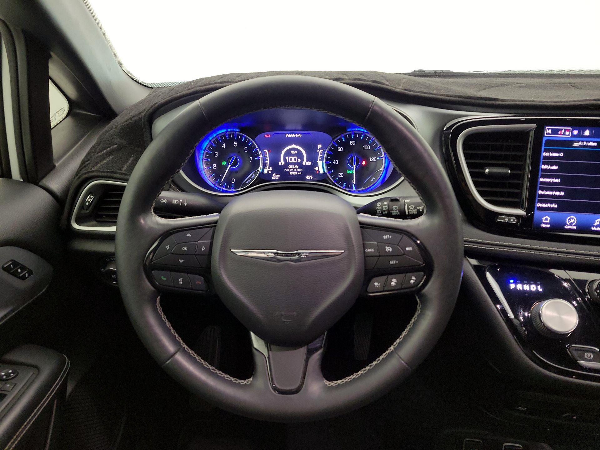 Thumbnail: 2021 Chrysler Pacifica - 10