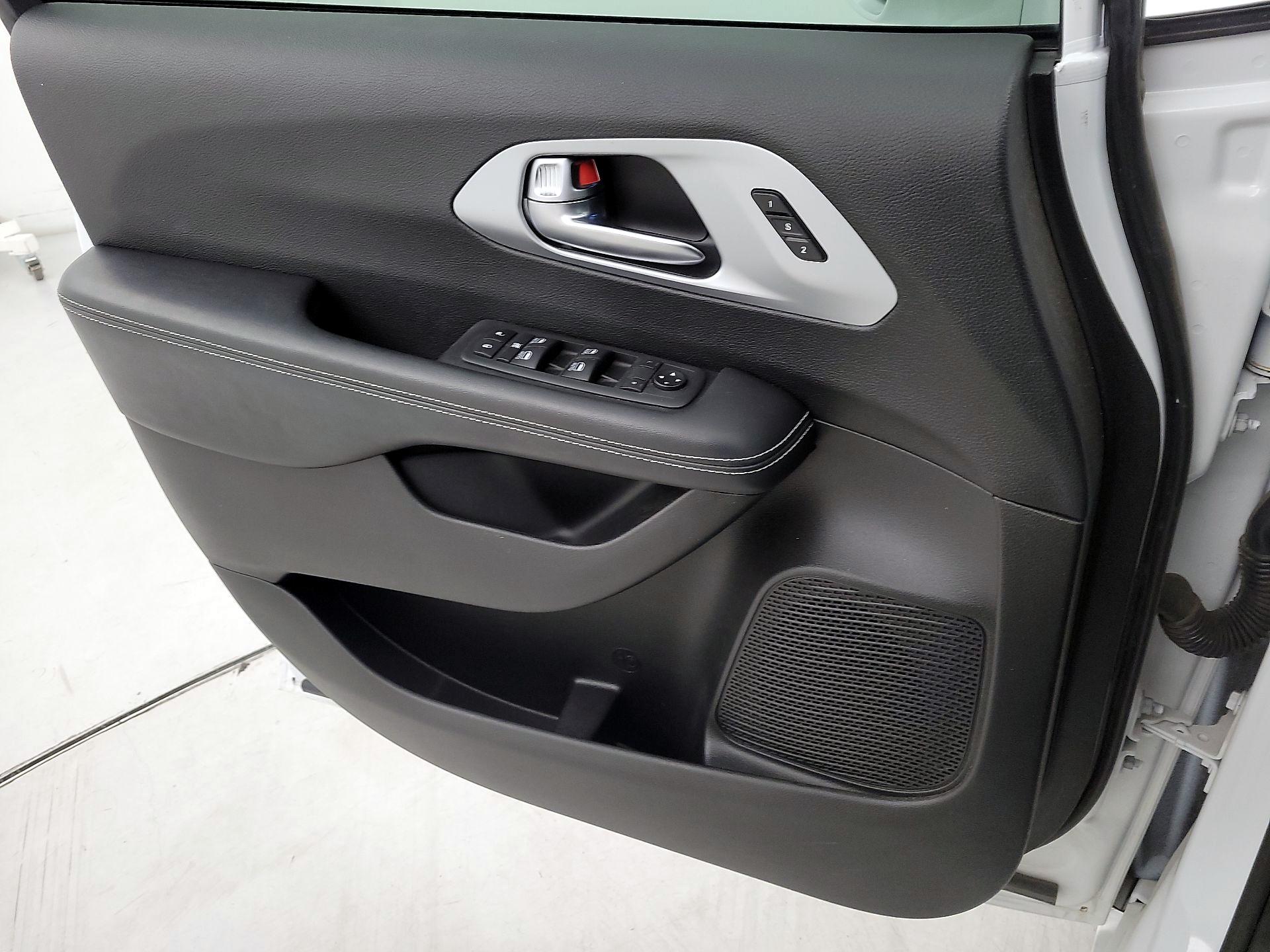 Thumbnail: 2021 Chrysler Pacifica - 12