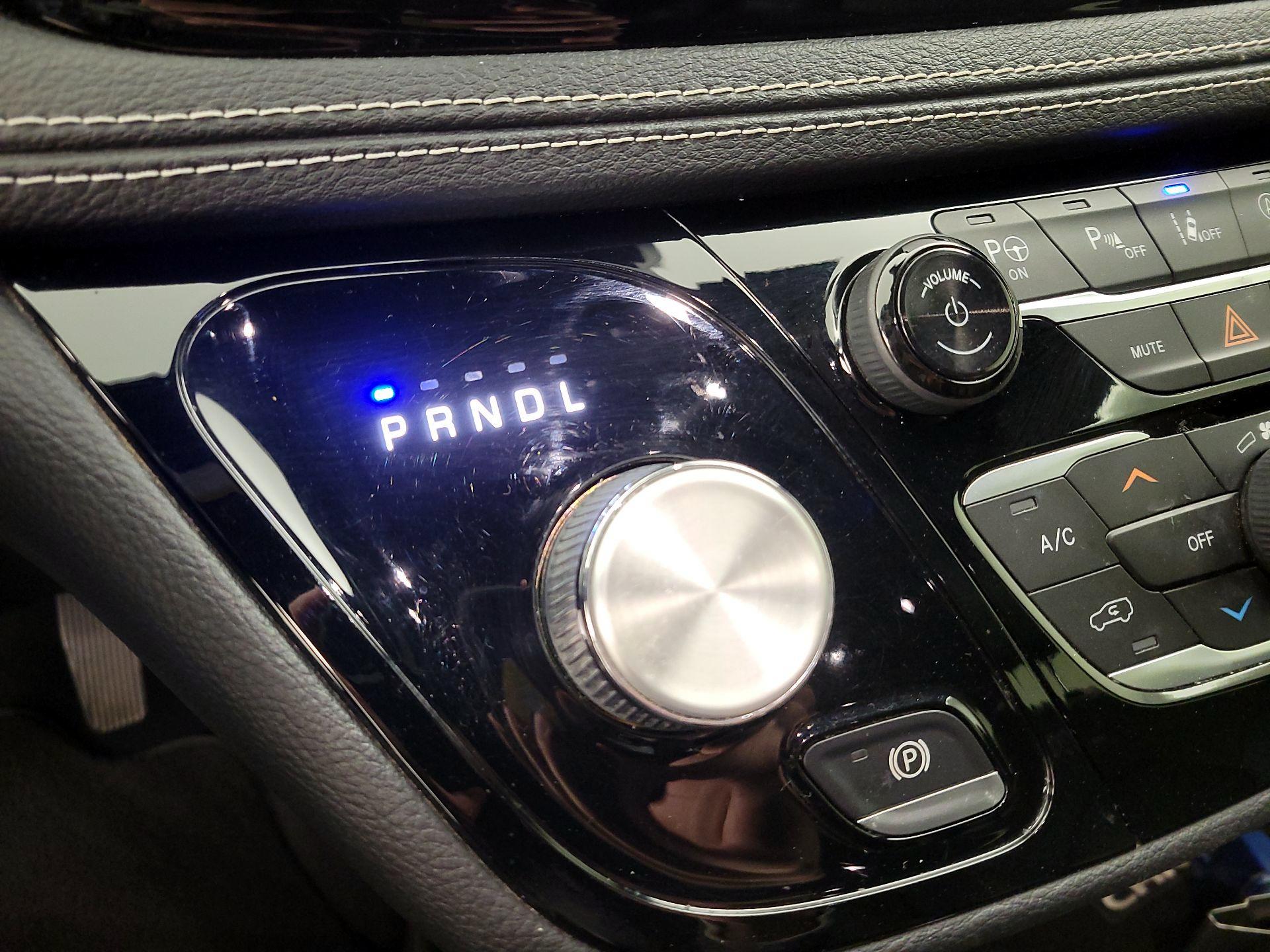 Thumbnail: 2021 Chrysler Pacifica - 17