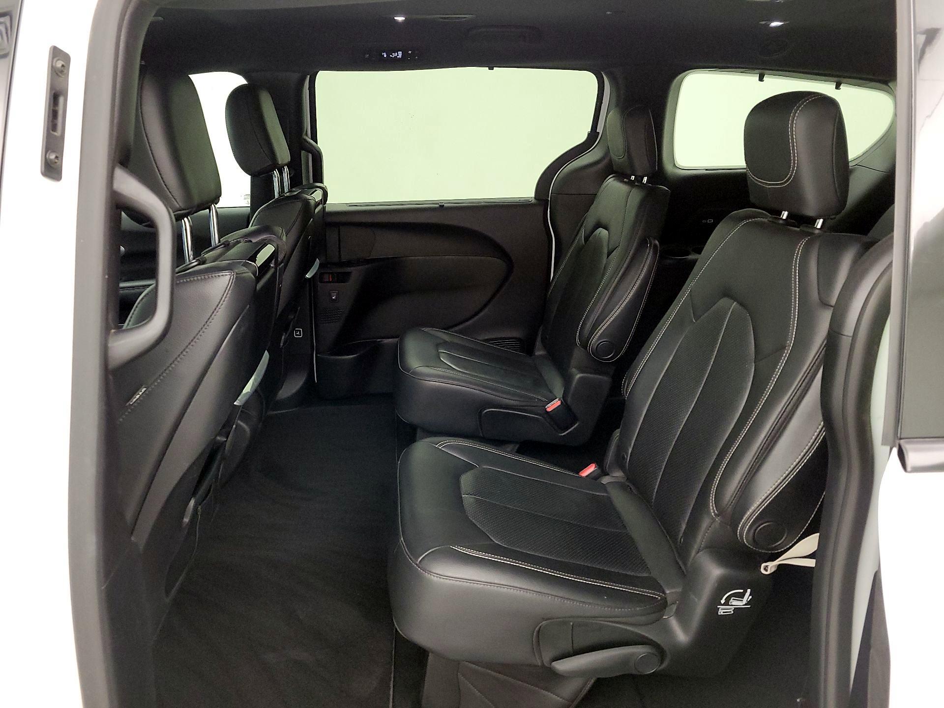 Thumbnail: 2021 Chrysler Pacifica - 18