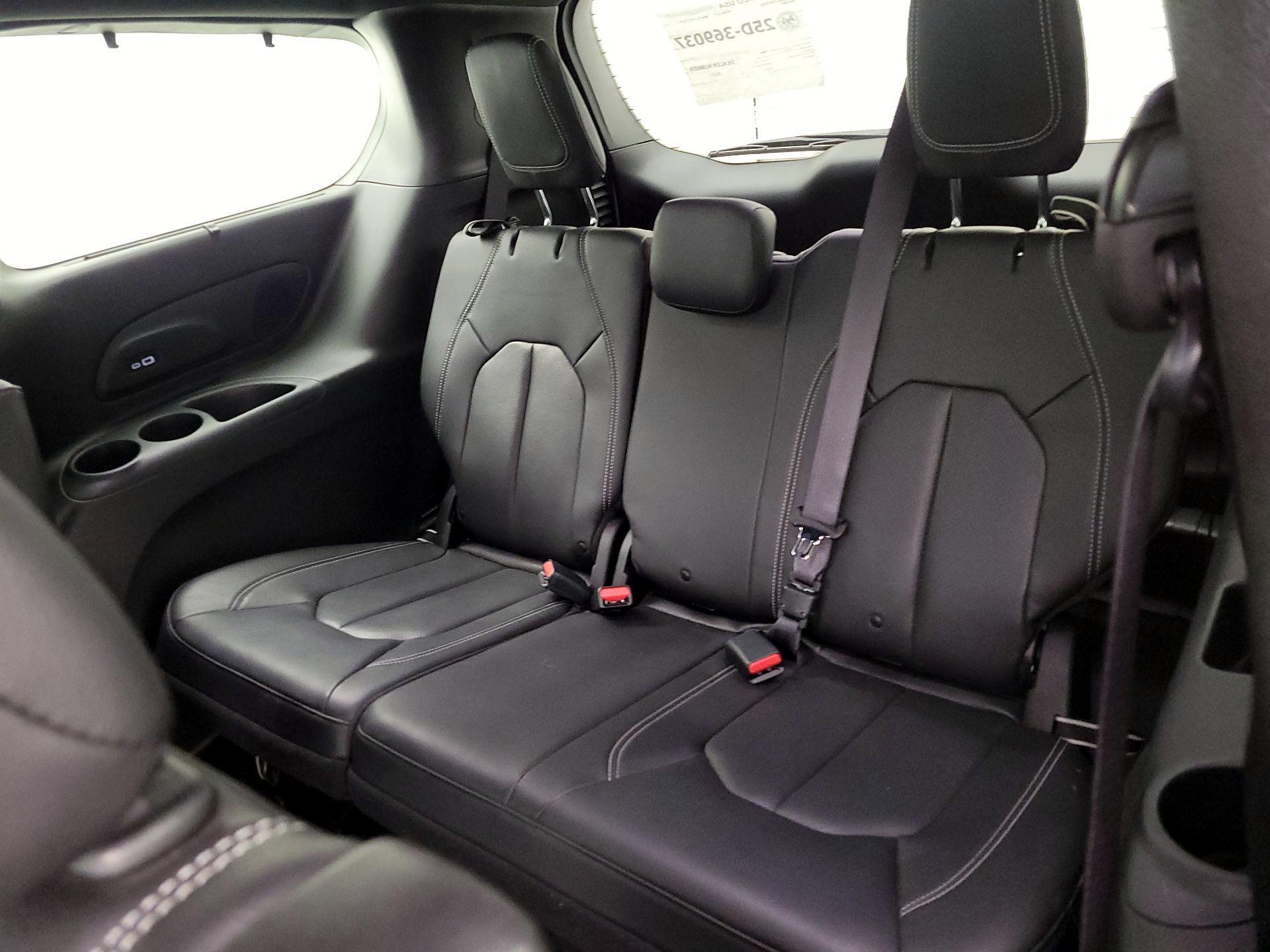 Thumbnail: 2021 Chrysler Pacifica - 19