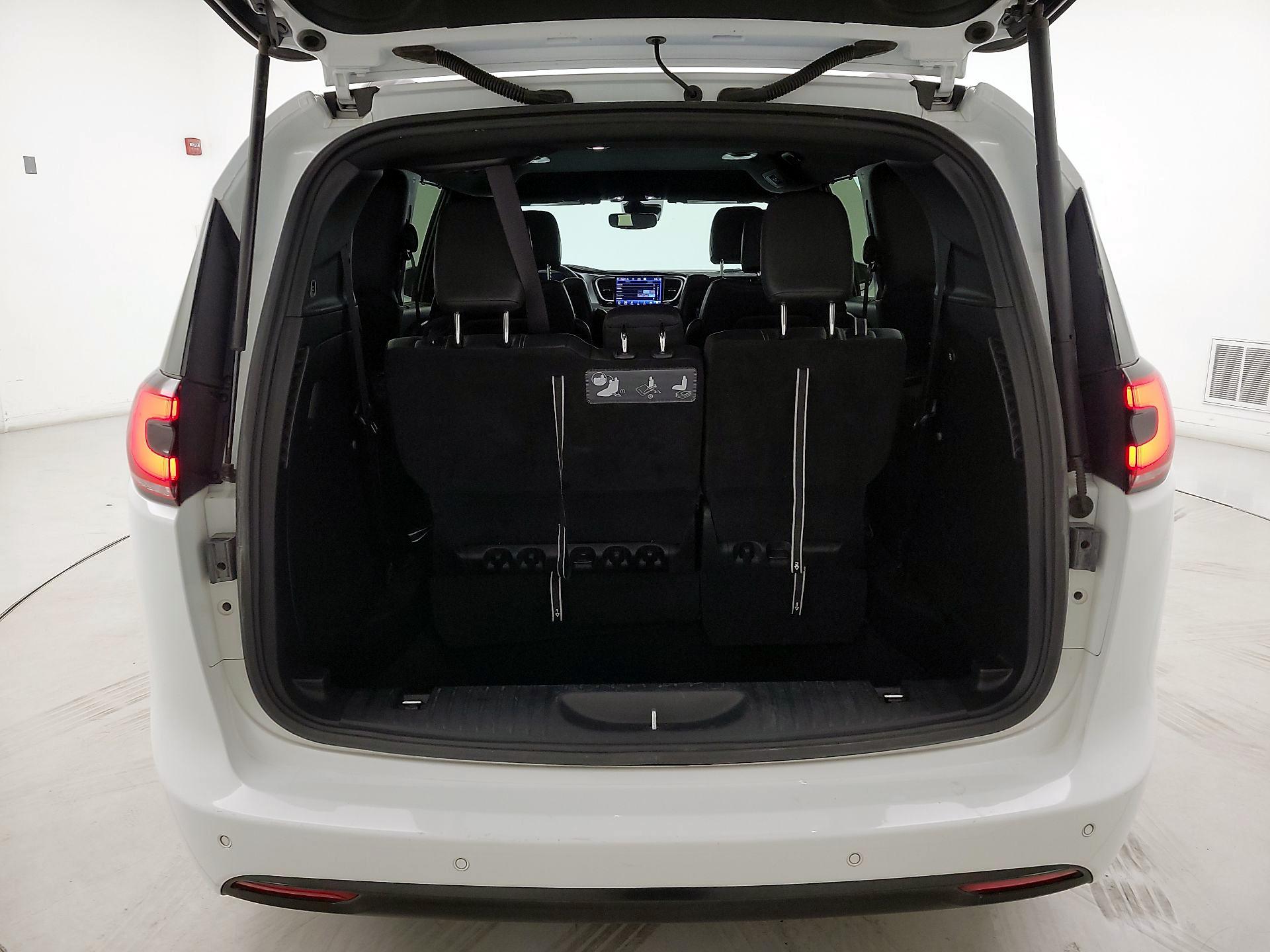 Thumbnail: 2021 Chrysler Pacifica - 20