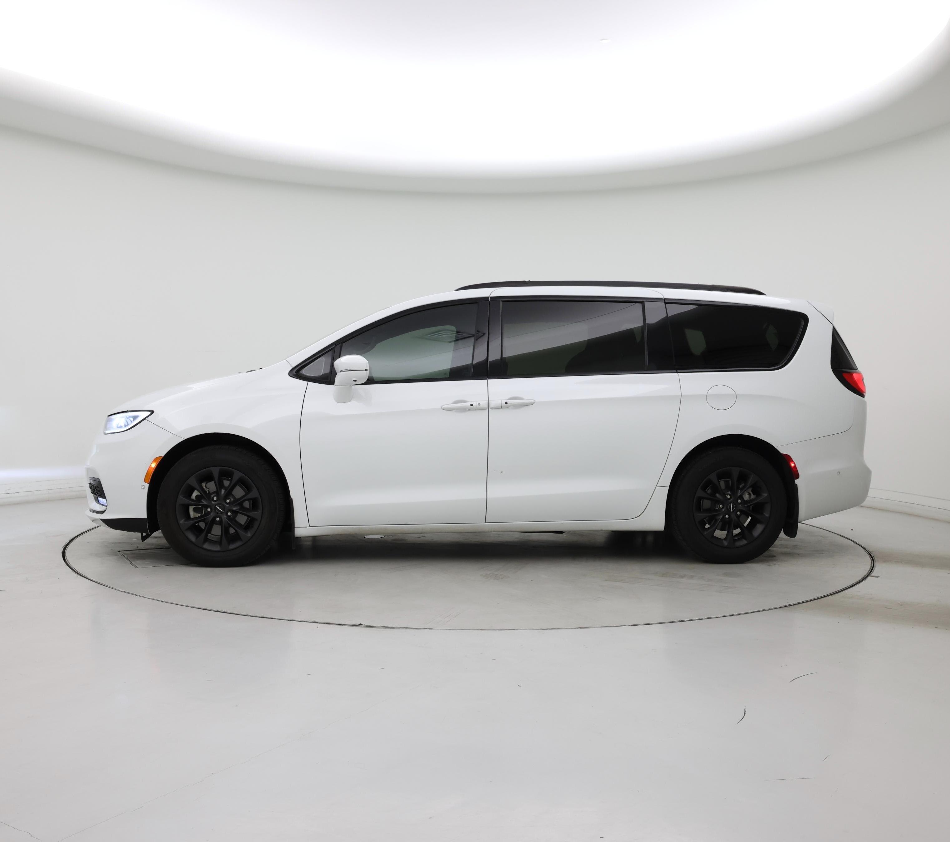 Thumbnail: 2021 Chrysler Pacifica - 3