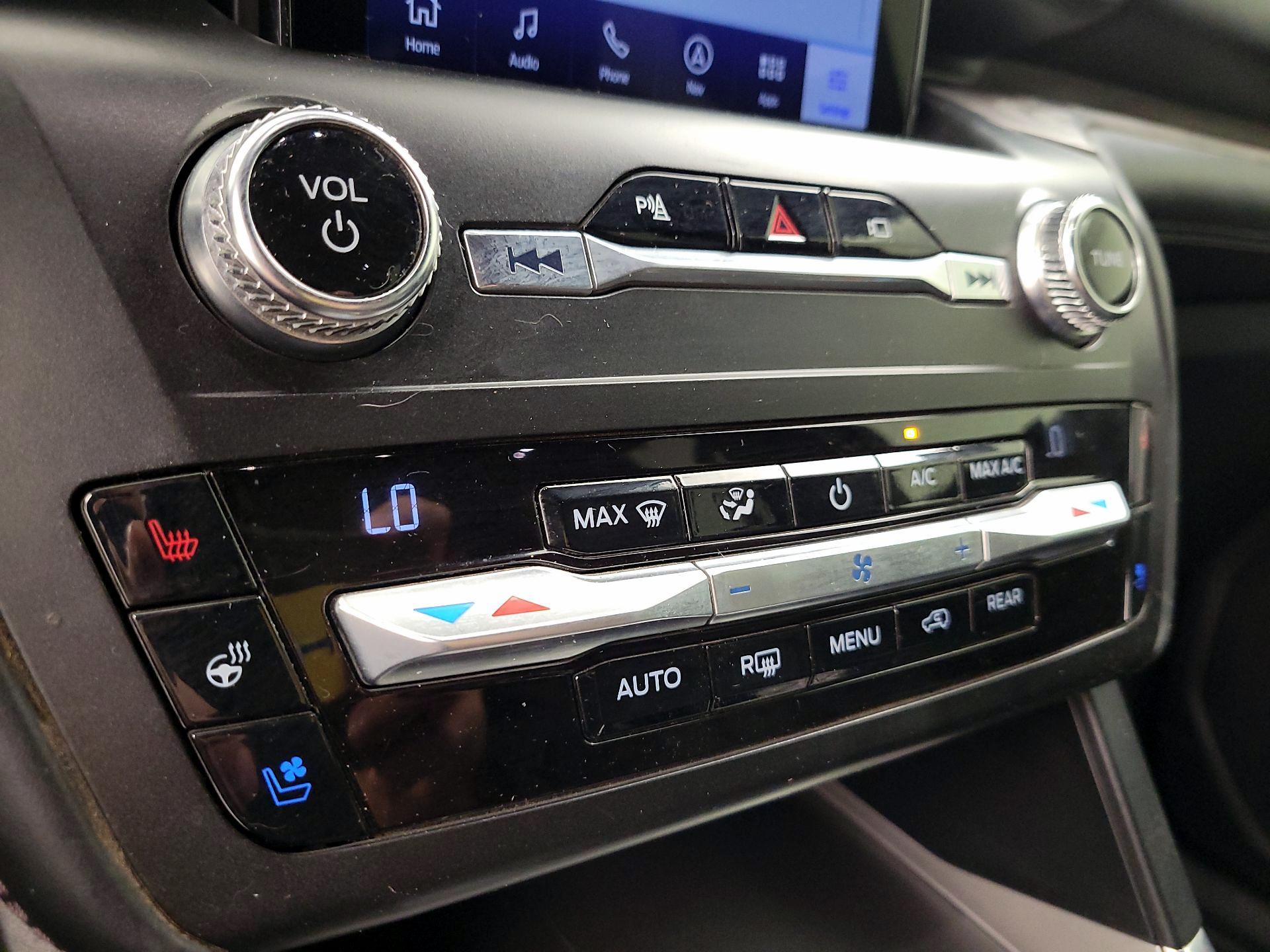 Thumbnail: 2020 Ford Explorer - 16