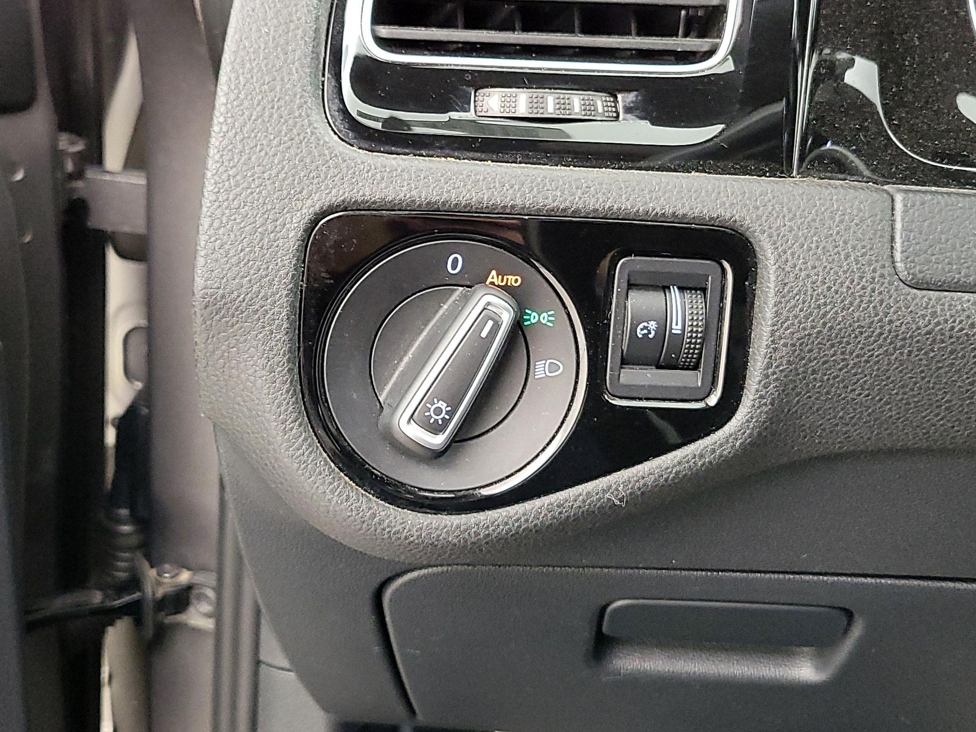 Thumbnail: 2015 Volkswagen Golf - 13