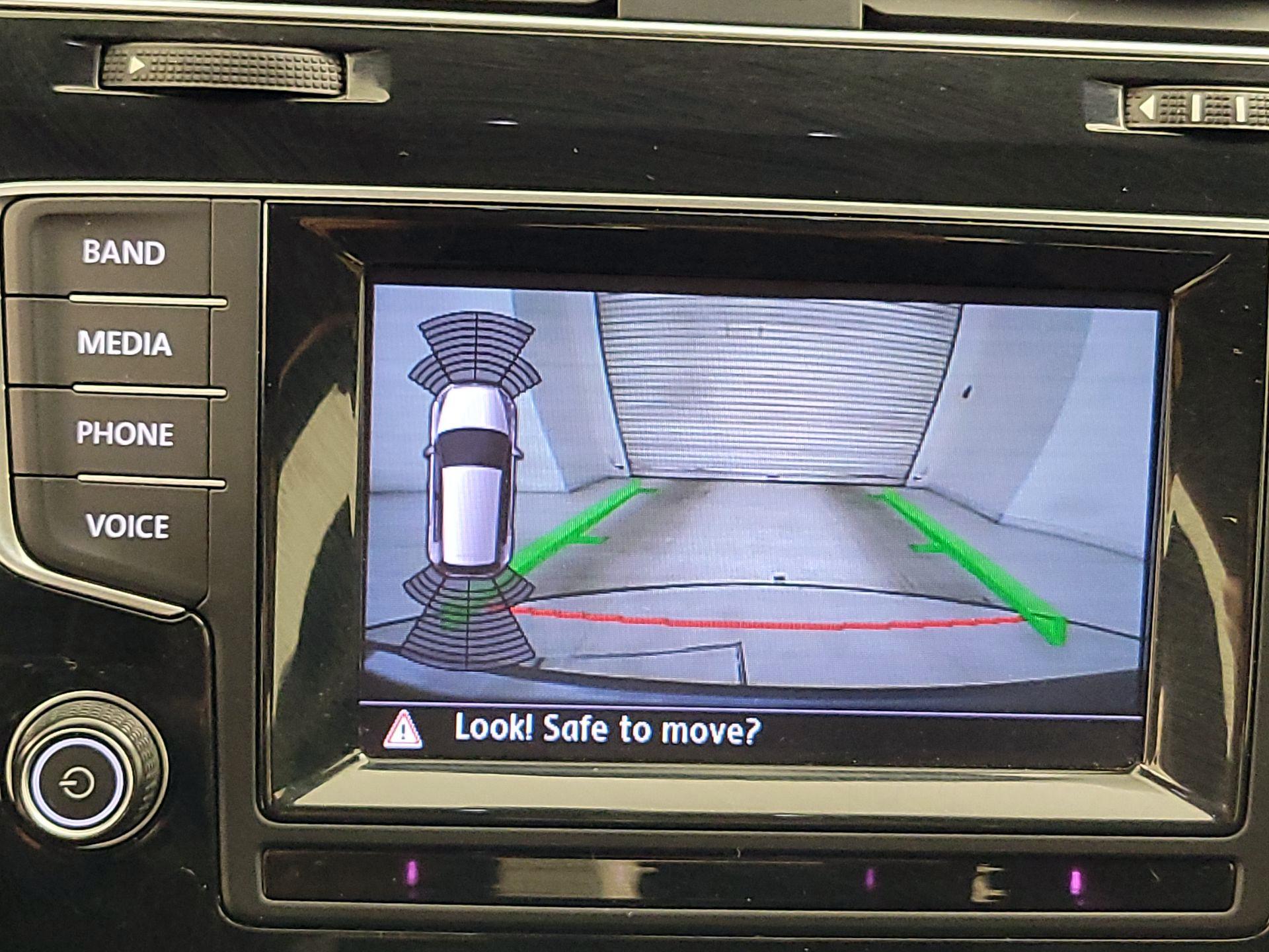 Thumbnail: 2015 Volkswagen Golf - 15