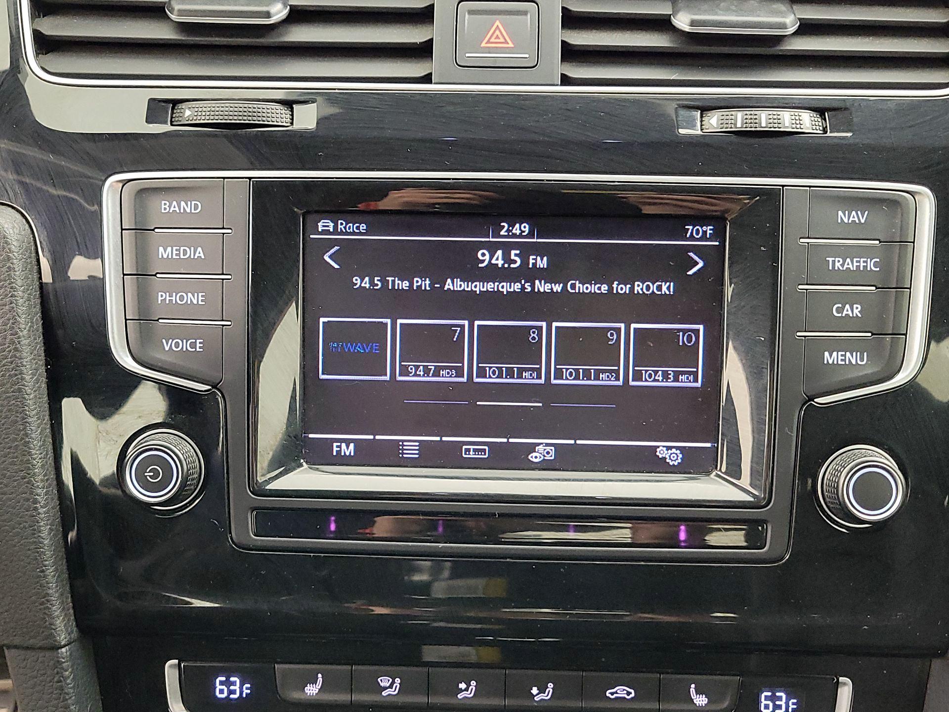 Thumbnail: 2015 Volkswagen Golf - 16