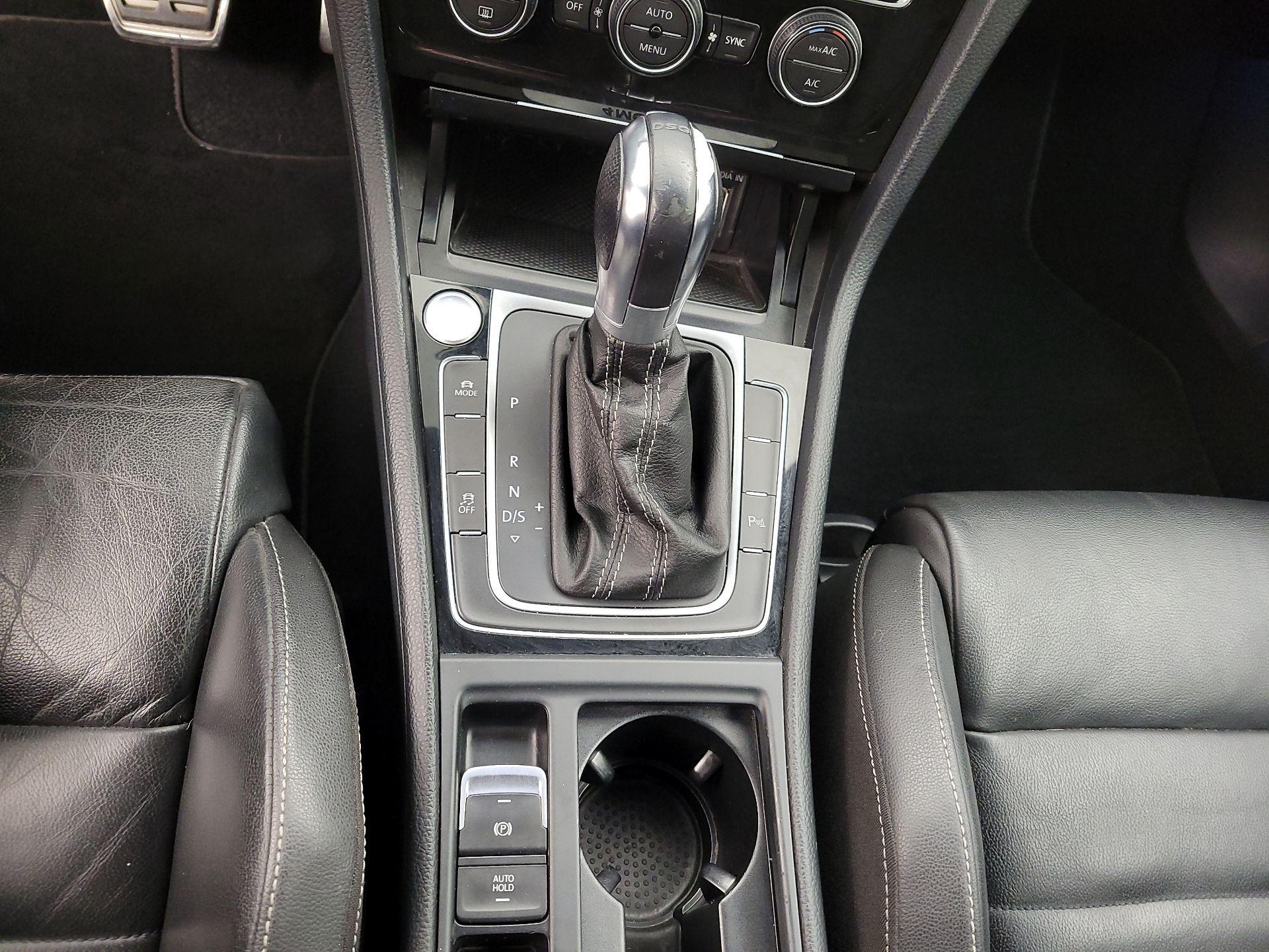 Thumbnail: 2015 Volkswagen Golf - 18