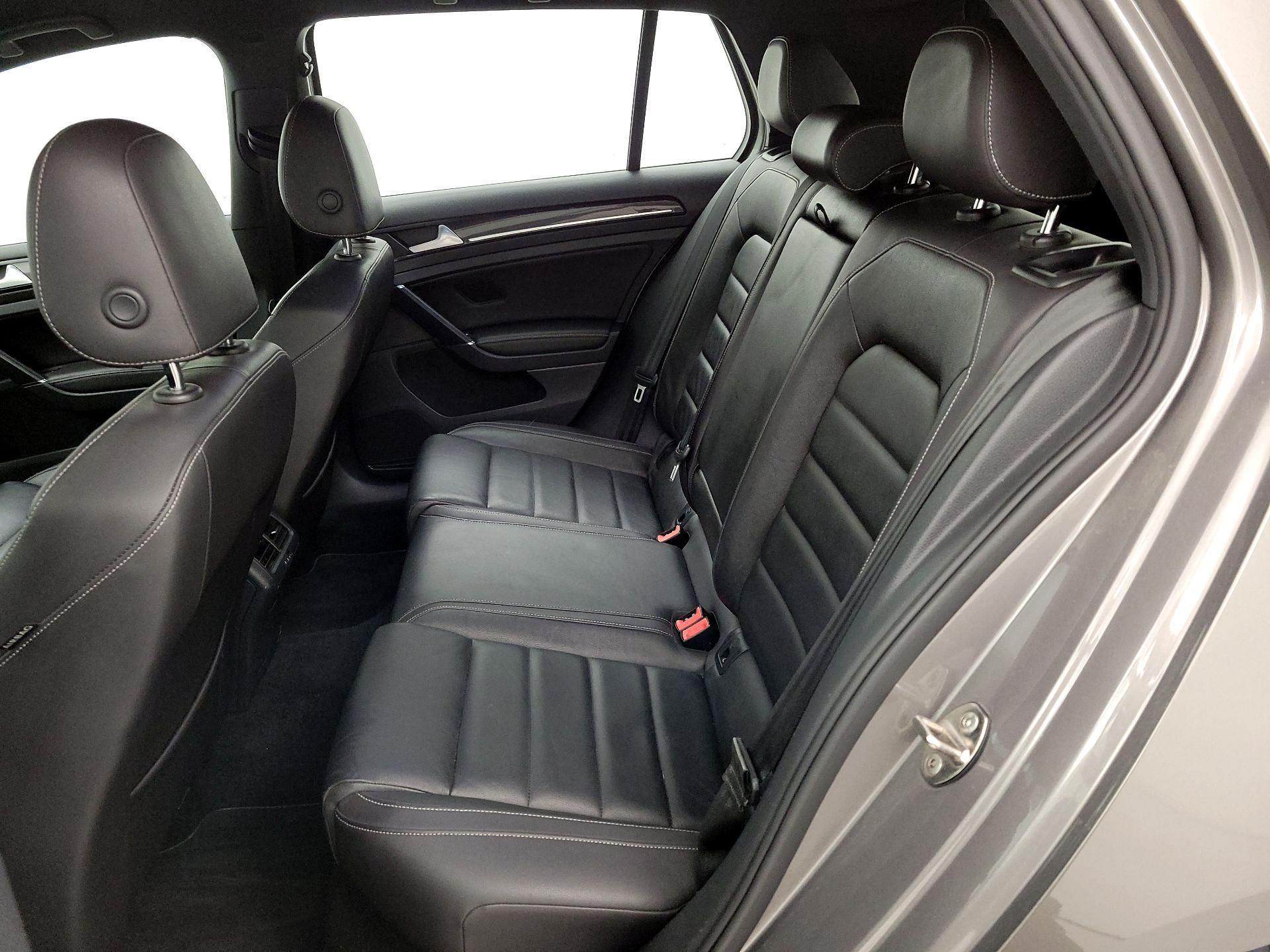 Thumbnail: 2015 Volkswagen Golf - 20