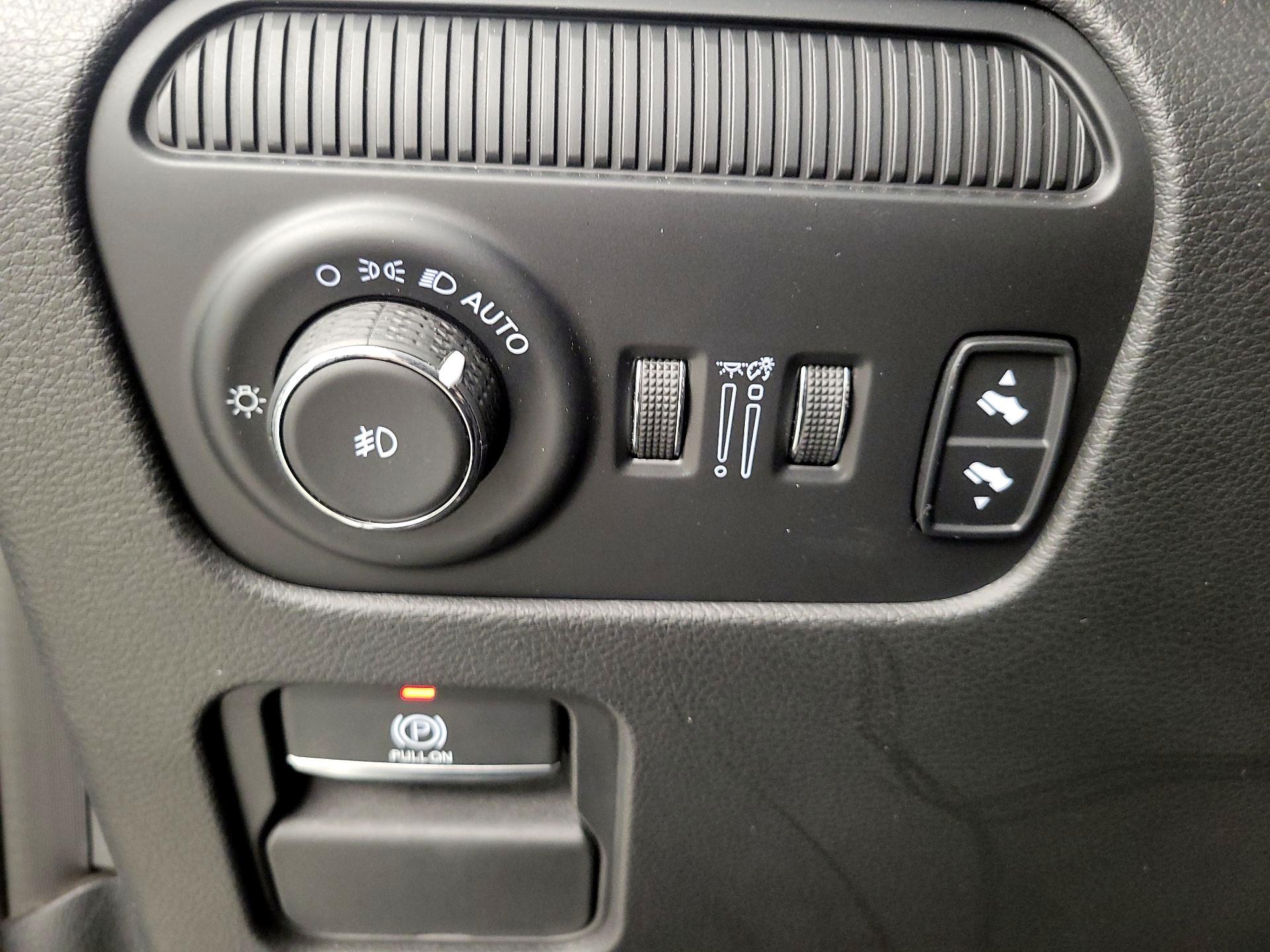 Thumbnail: 2023 Jeep Wagoneer - 13