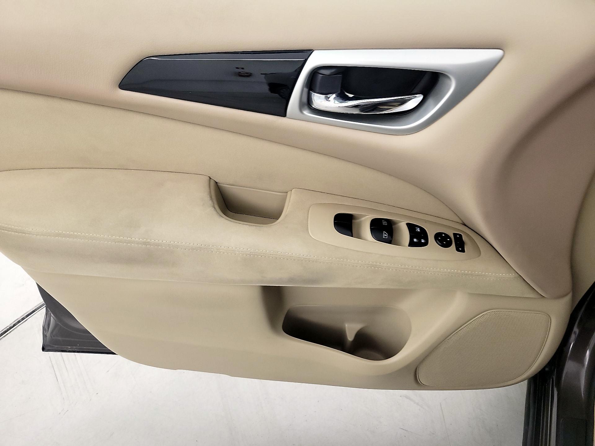 Thumbnail: 2015 Nissan Pathfinder - 12