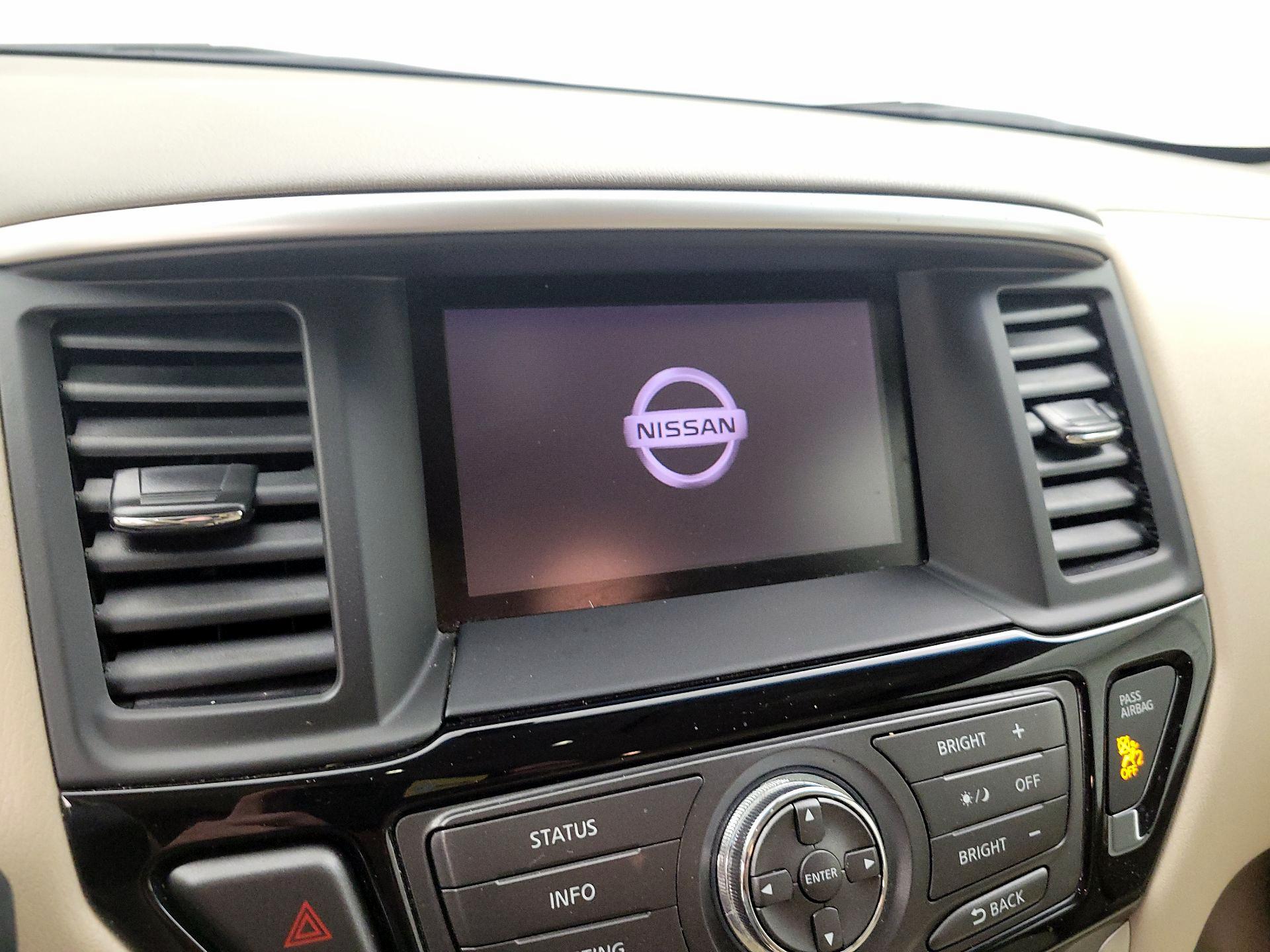 Thumbnail: 2015 Nissan Pathfinder - 13