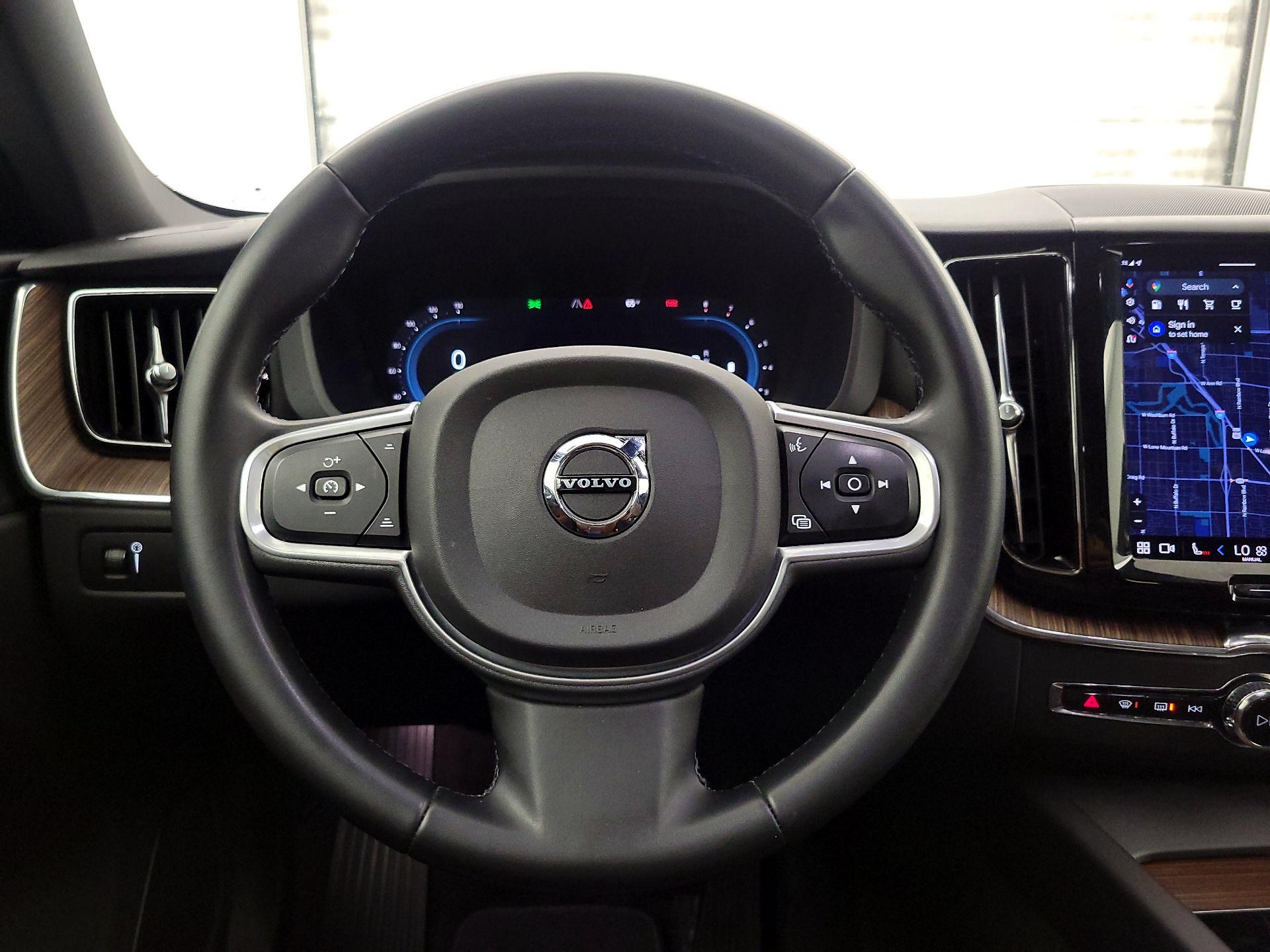 Thumbnail: 2022 Volvo XC60 - 10