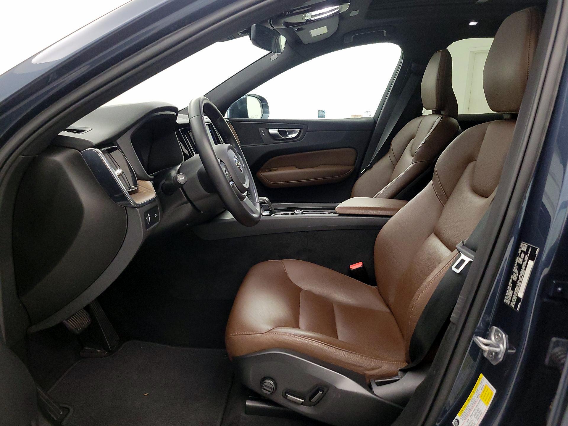 Thumbnail: 2022 Volvo XC60 - 11