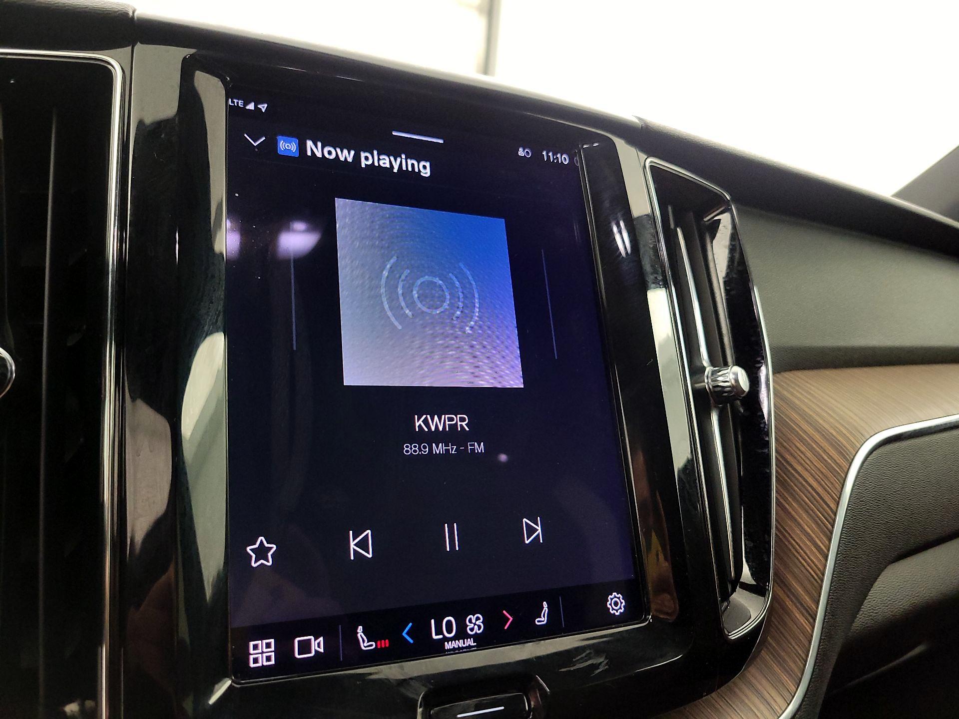 Thumbnail: 2022 Volvo XC60 - 16