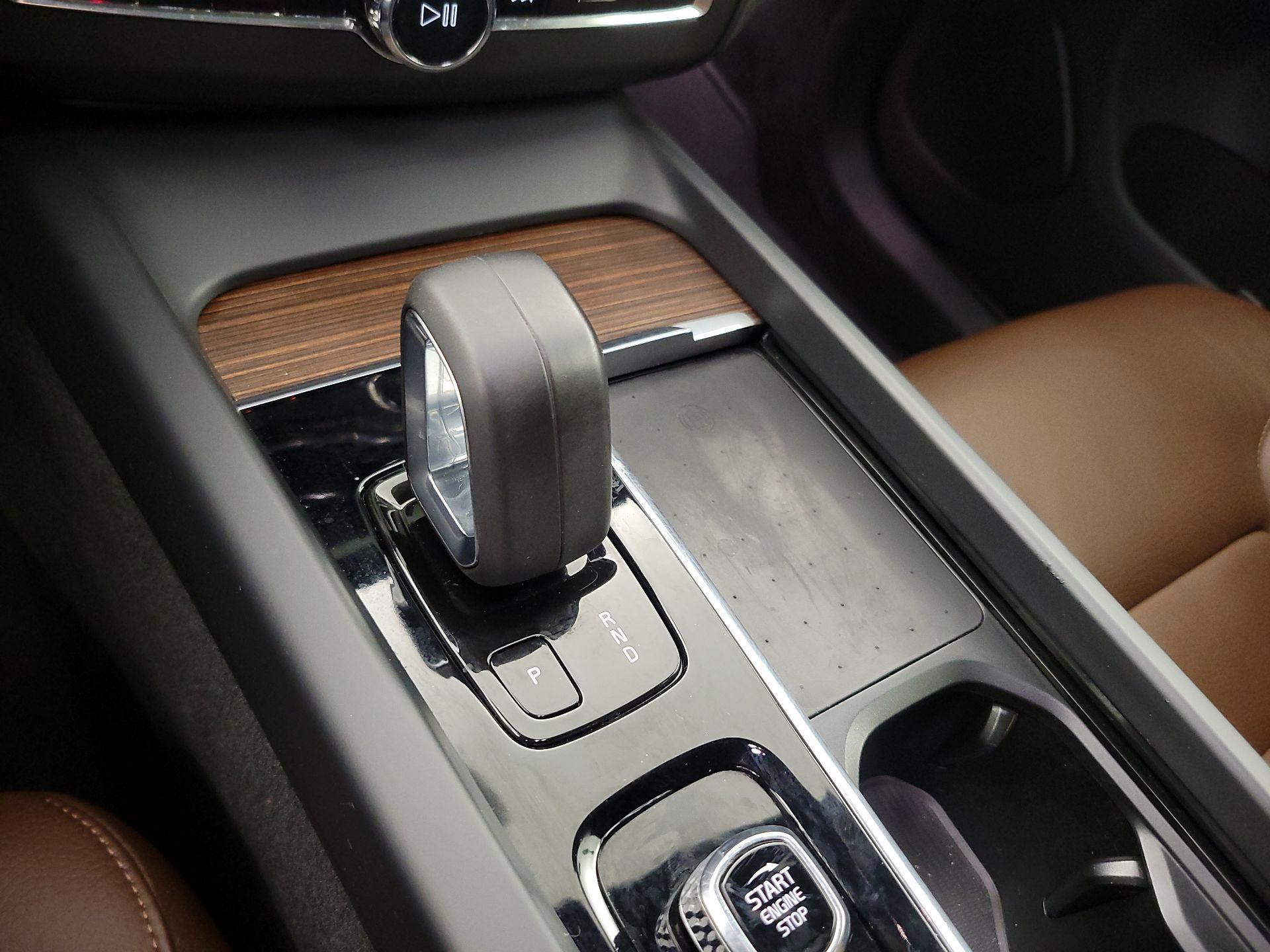 Thumbnail: 2022 Volvo XC60 - 18