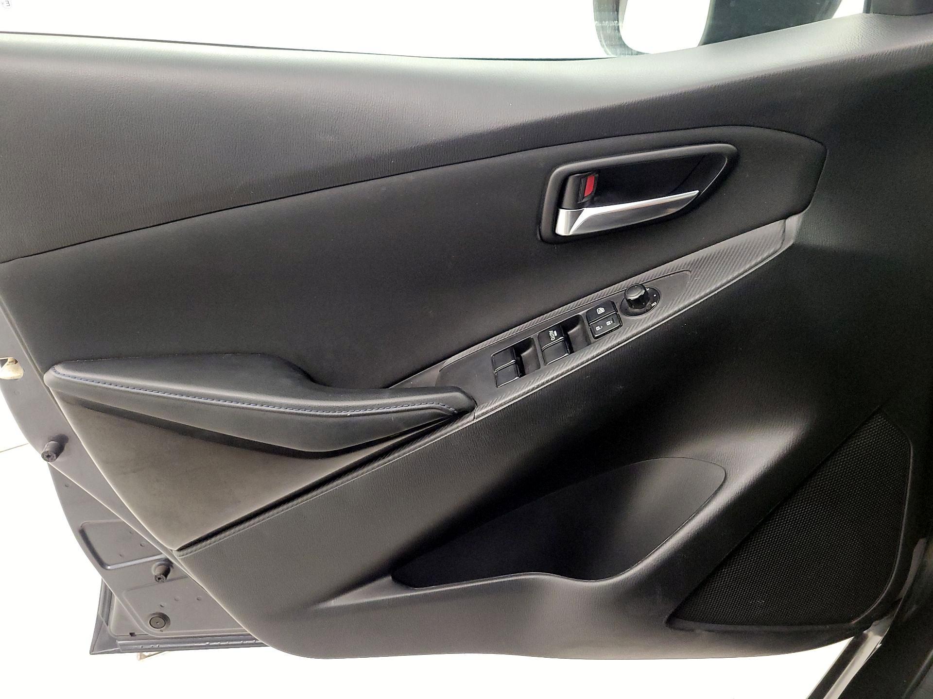 Thumbnail: 2018 Toyota Yaris iA - 12