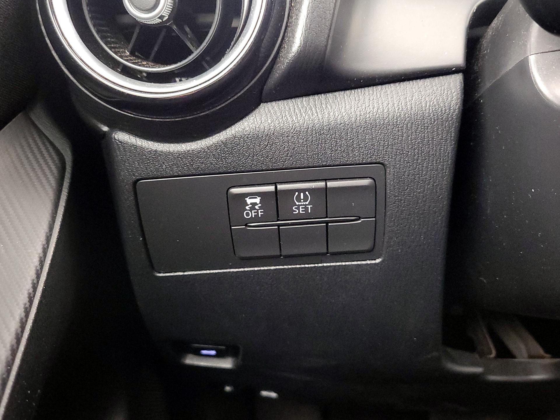 Thumbnail: 2018 Toyota Yaris iA - 13