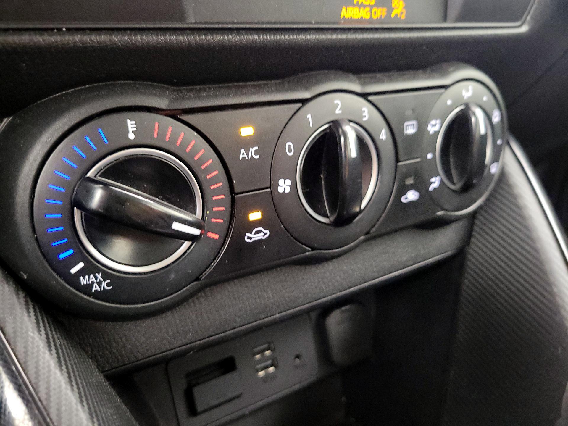 Thumbnail: 2018 Toyota Yaris iA - 16