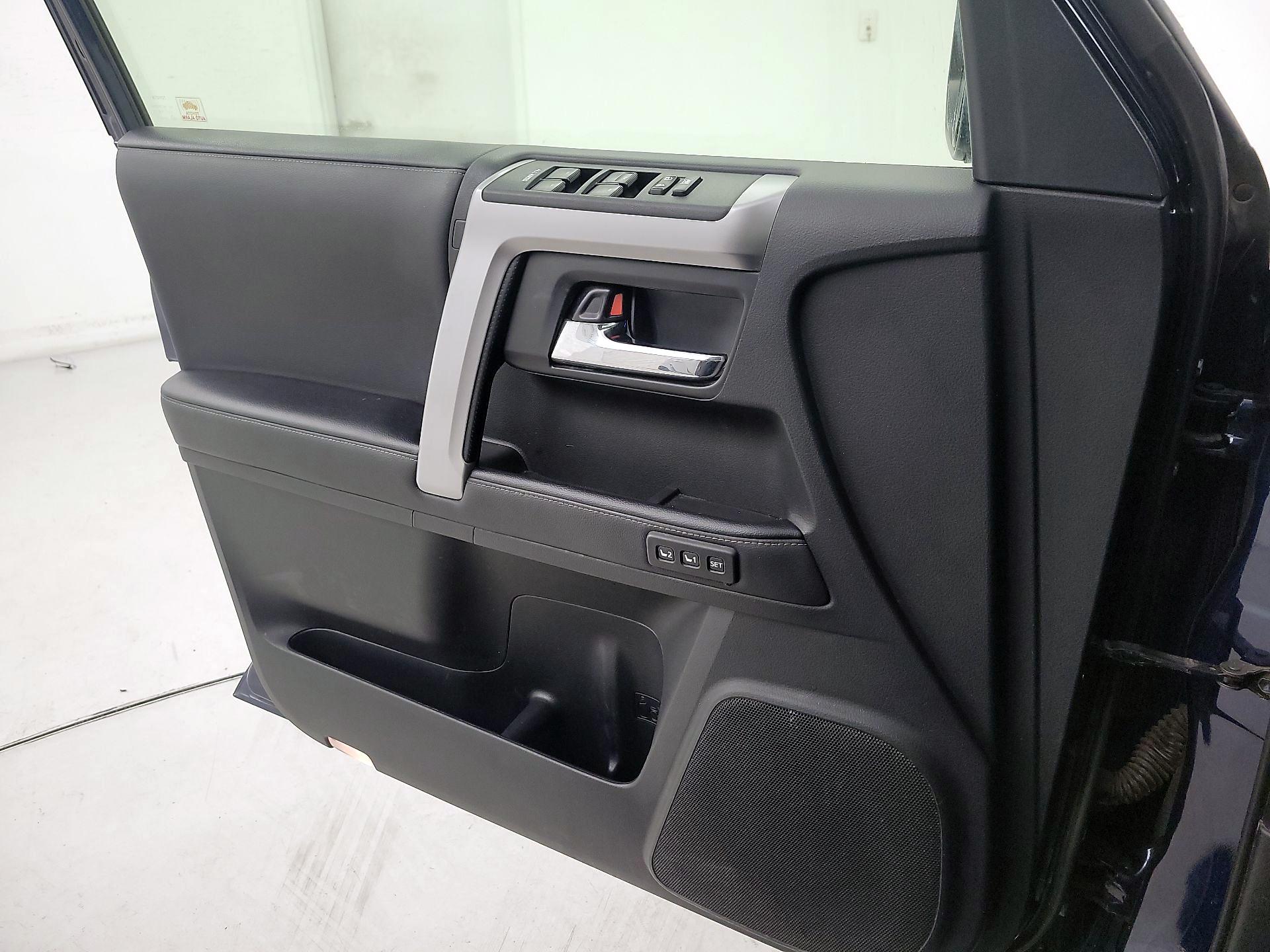 Thumbnail: 2020 Toyota 4Runner - 12