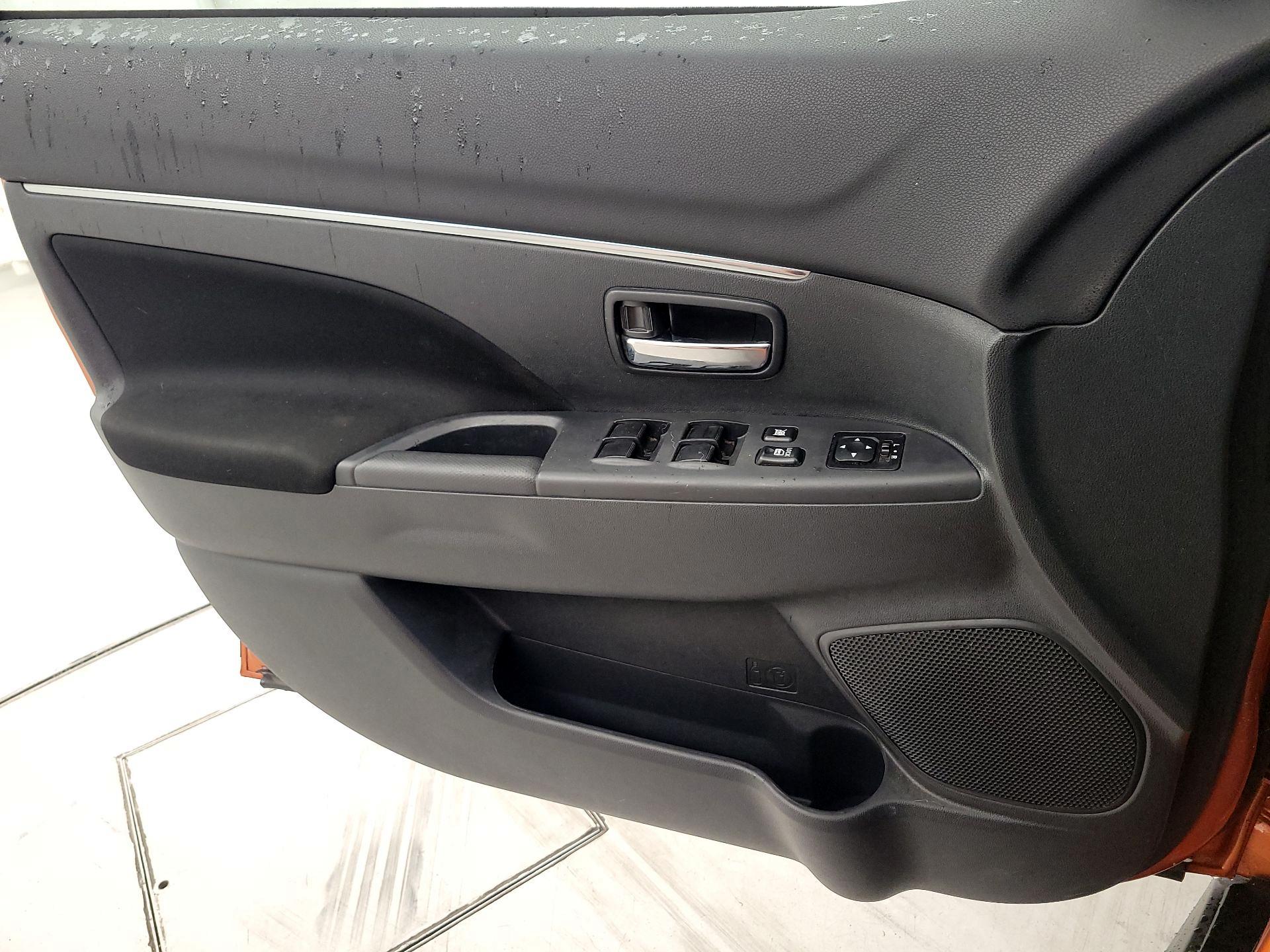 Thumbnail: 2020 Mitsubishi Outlander Sport - 12