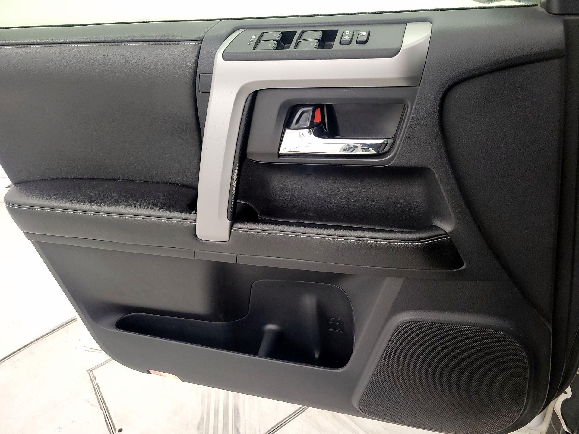 Thumbnail: 2014 Toyota 4Runner - 12