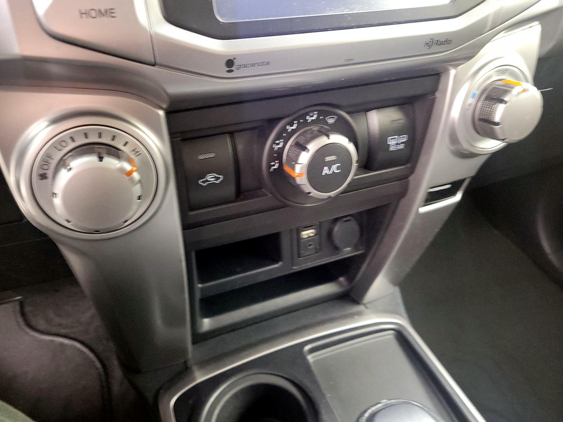 Thumbnail: 2014 Toyota 4Runner - 14