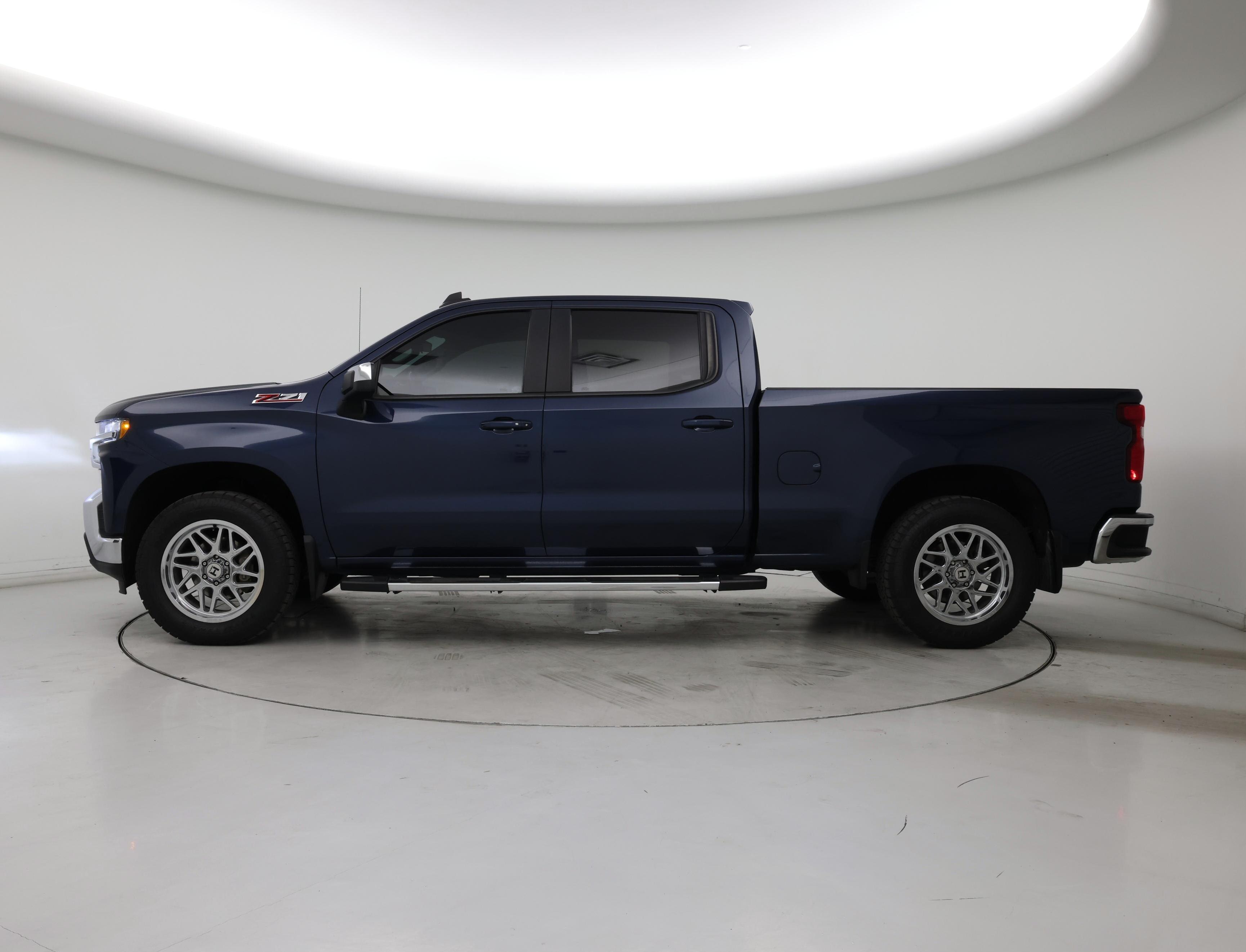 Thumbnail: 2020 Chevrolet Silverado 1500 - 3