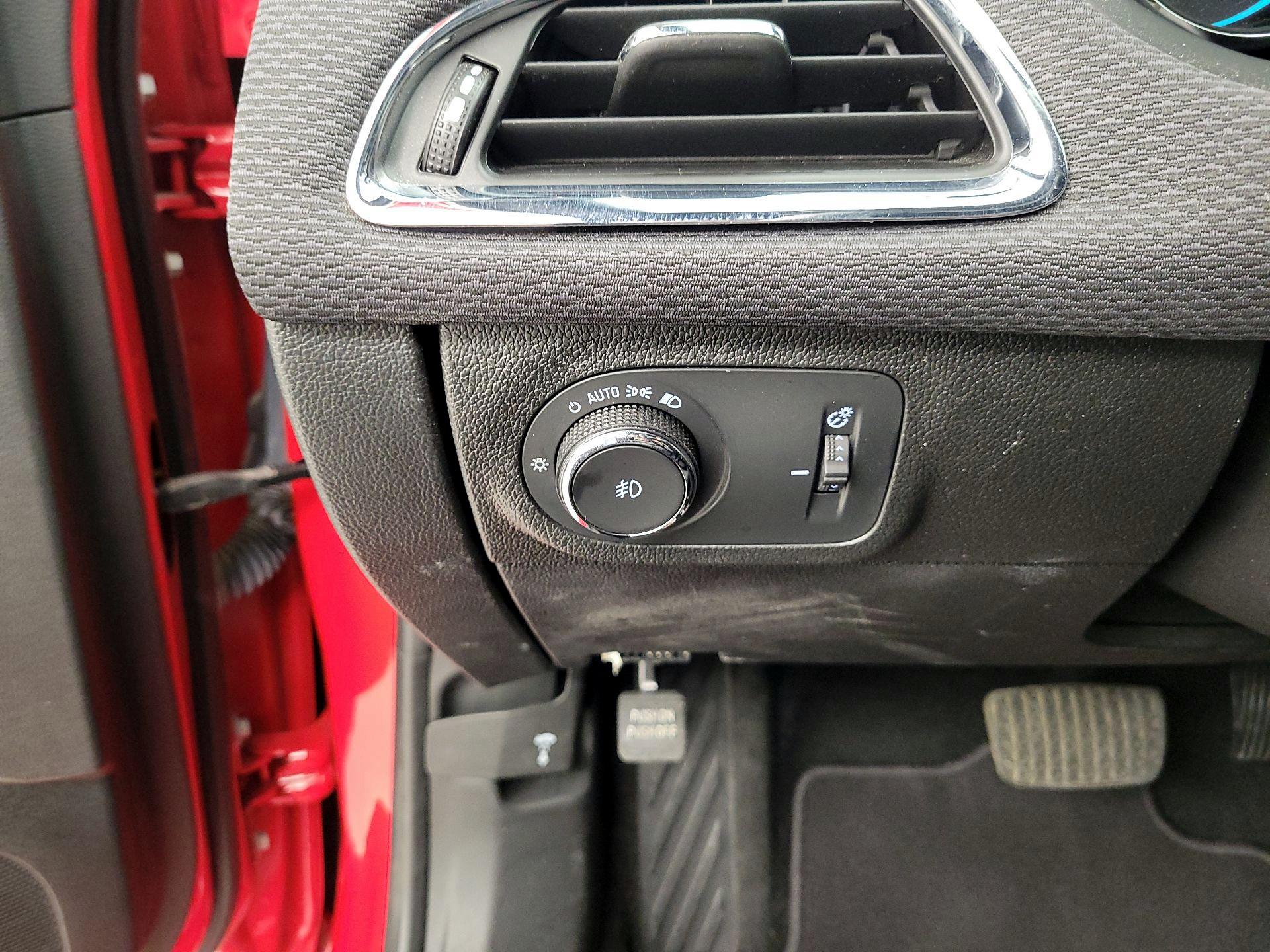 Thumbnail: 2018 Chevrolet Cruze - 13