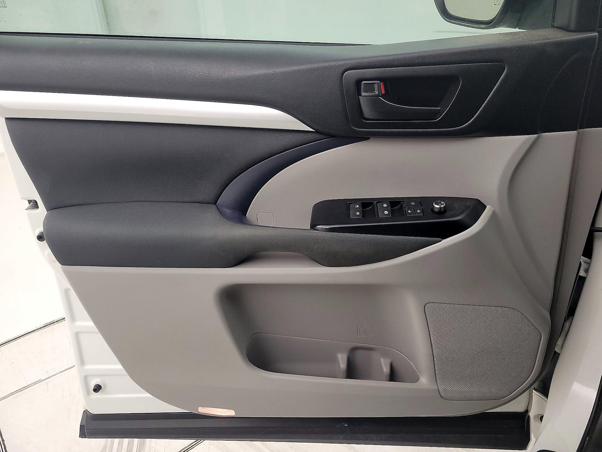 Thumbnail: 2018 Toyota Highlander - 12