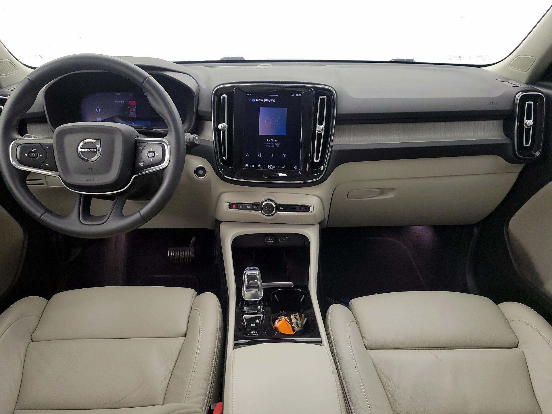 Thumbnail: 2023 Volvo XC40 - 9