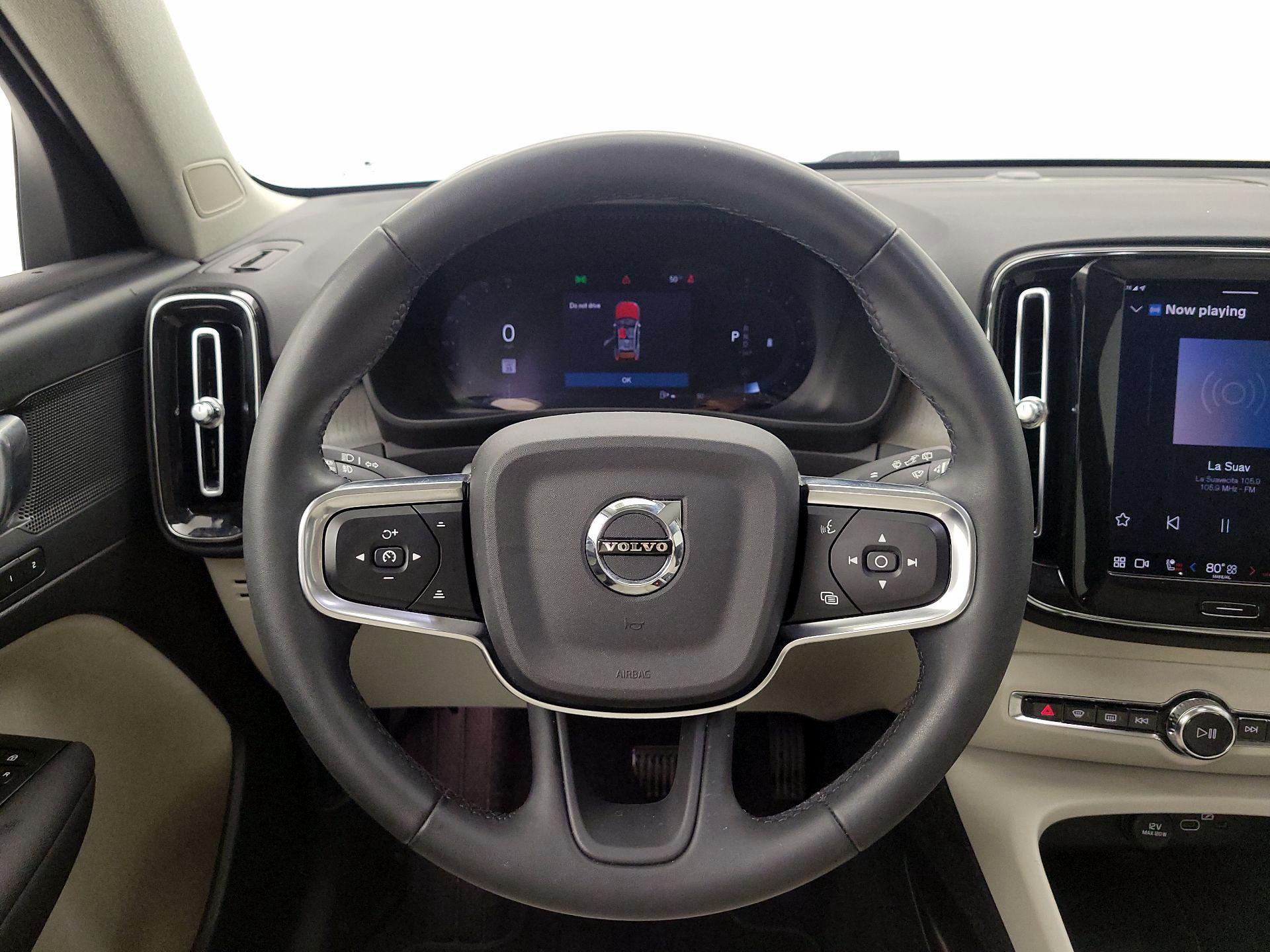 Thumbnail: 2023 Volvo XC40 - 10