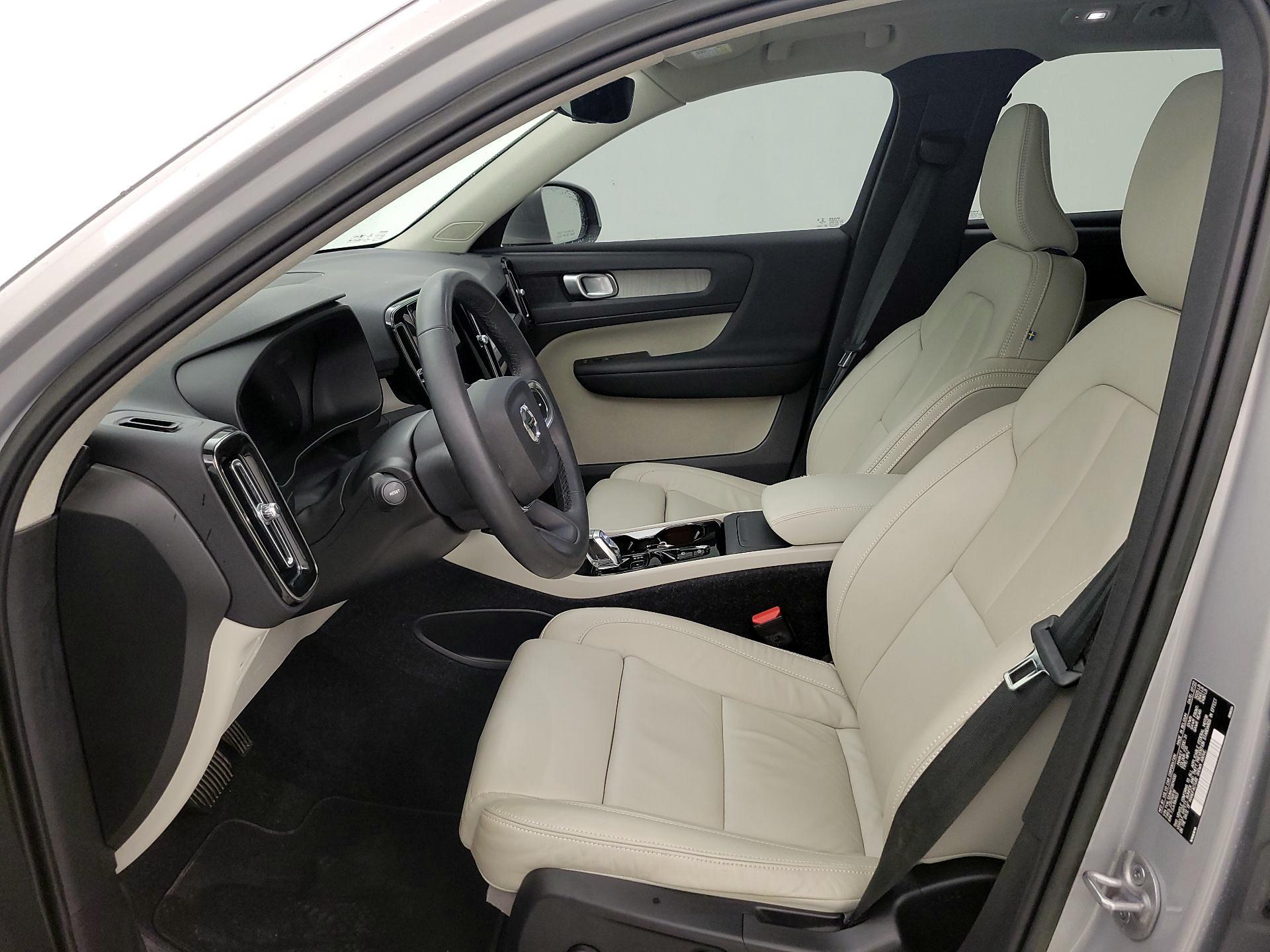 Thumbnail: 2023 Volvo XC40 - 11