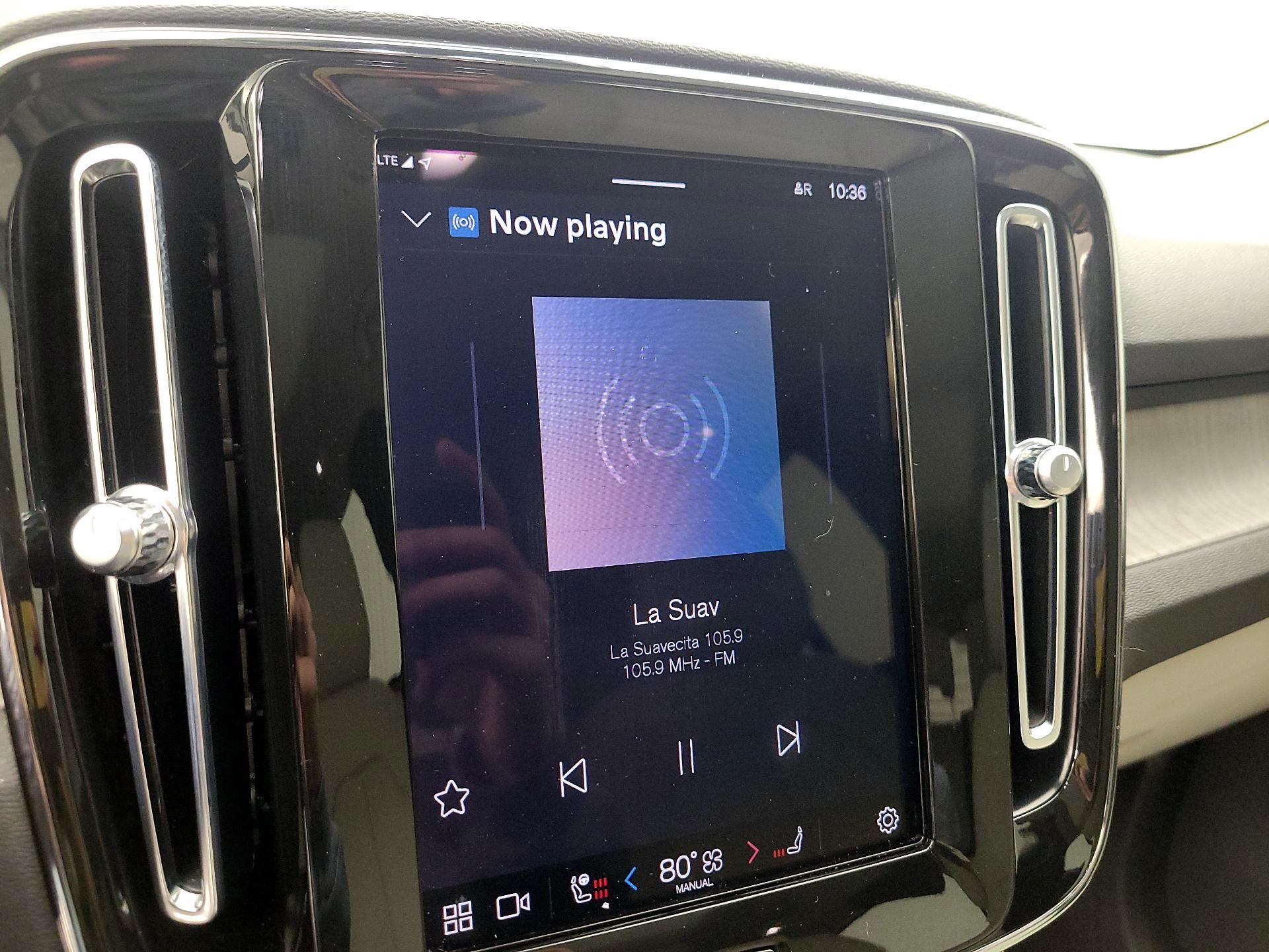 Thumbnail: 2023 Volvo XC40 - 14