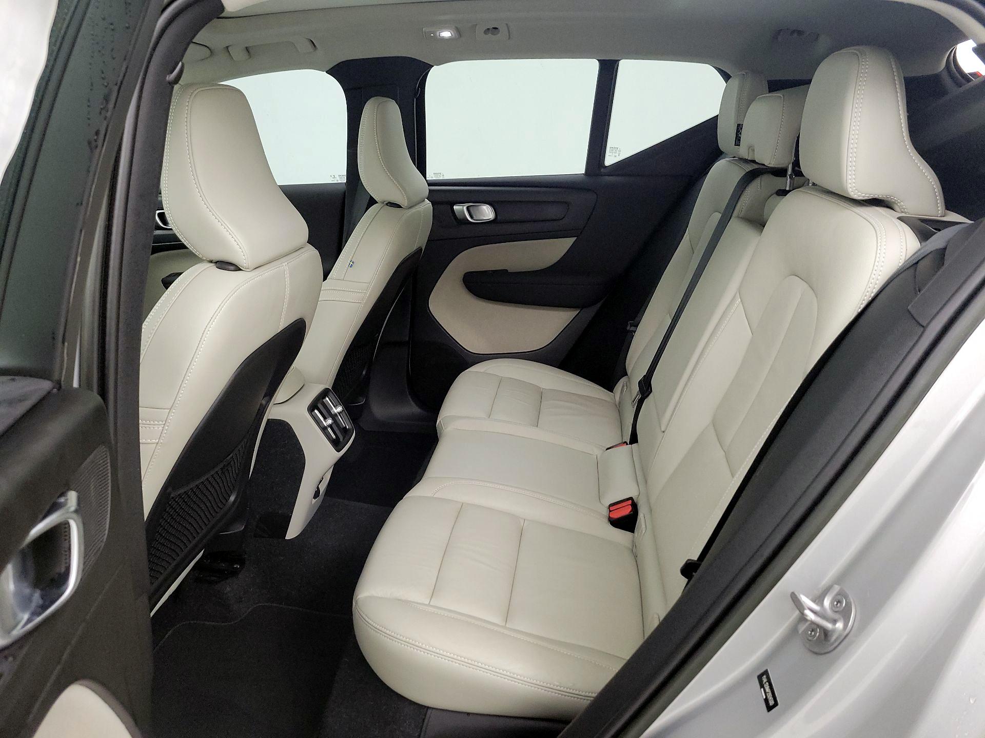 Thumbnail: 2023 Volvo XC40 - 19