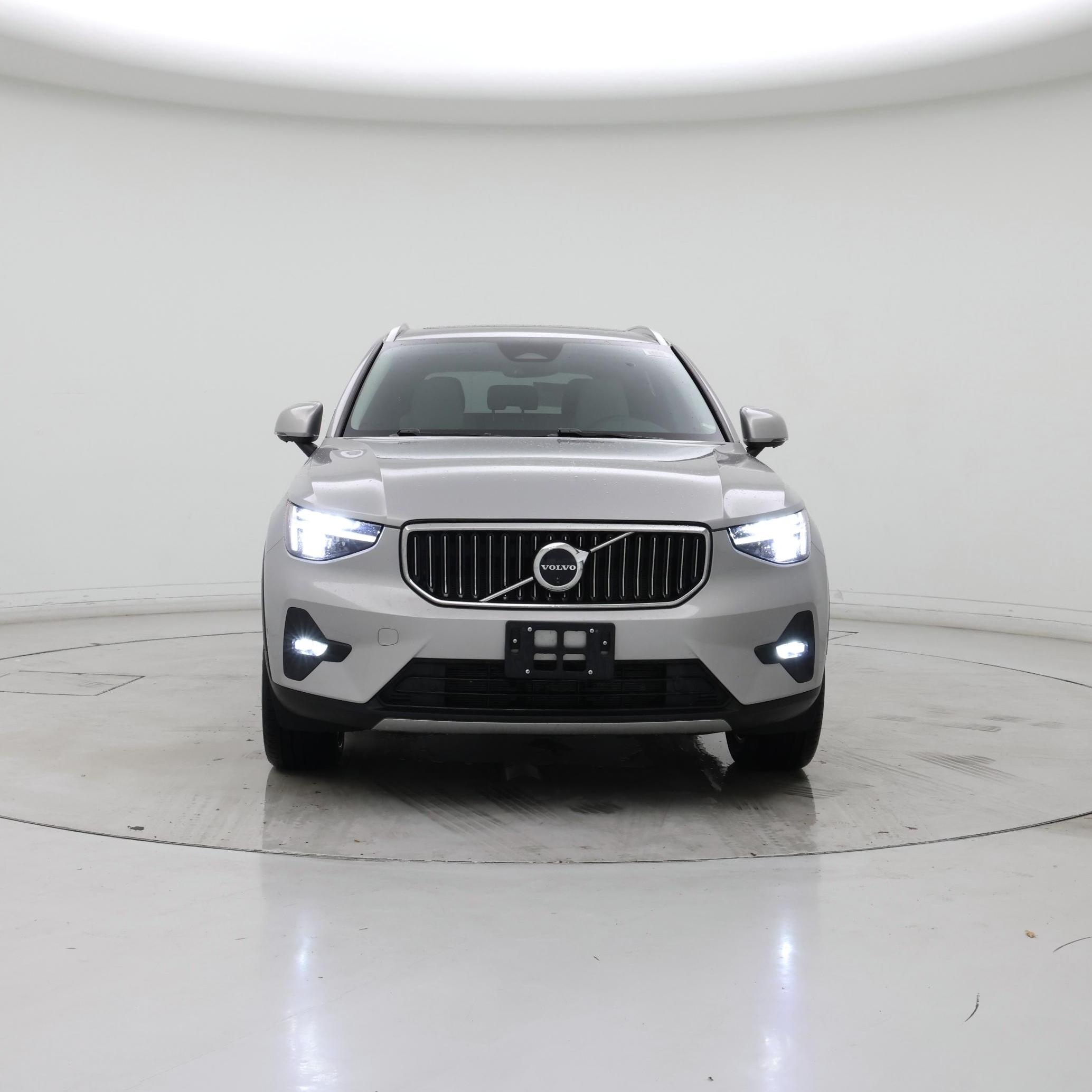 Thumbnail: 2023 Volvo XC40 - 5