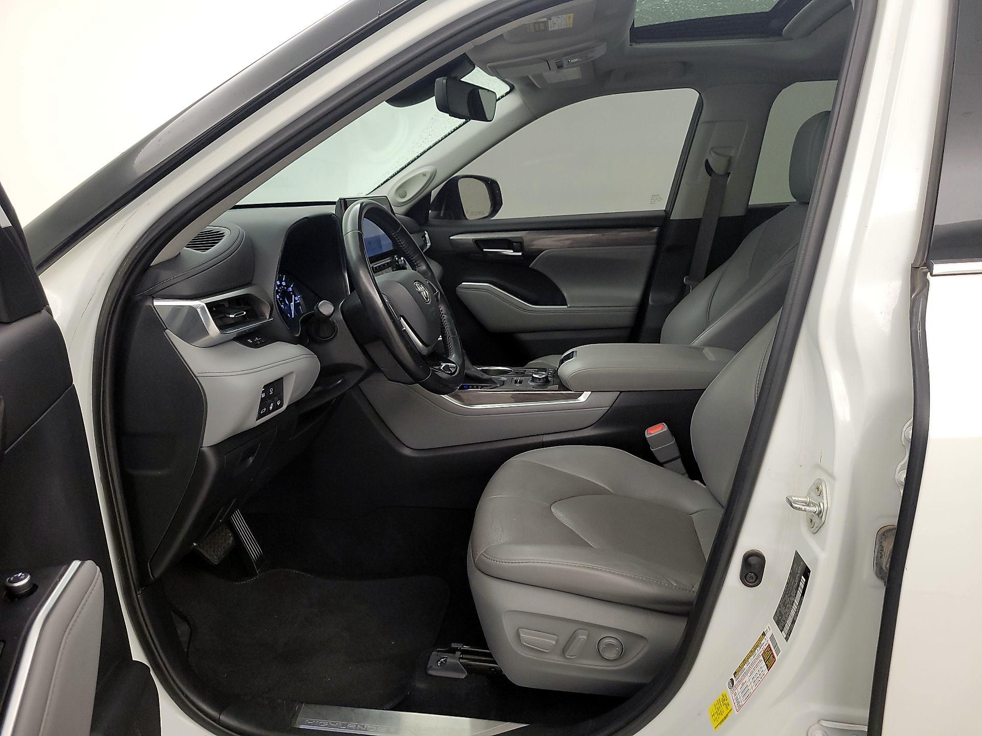 Thumbnail: 2021 Toyota Highlander - 11